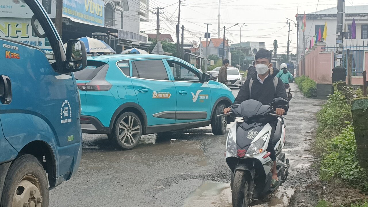 Bất chấp đường cấm, ôtô nối đuôi né trạm thu phí, bức tử đường dân sinh ở Quảng Nam- Ảnh 28.