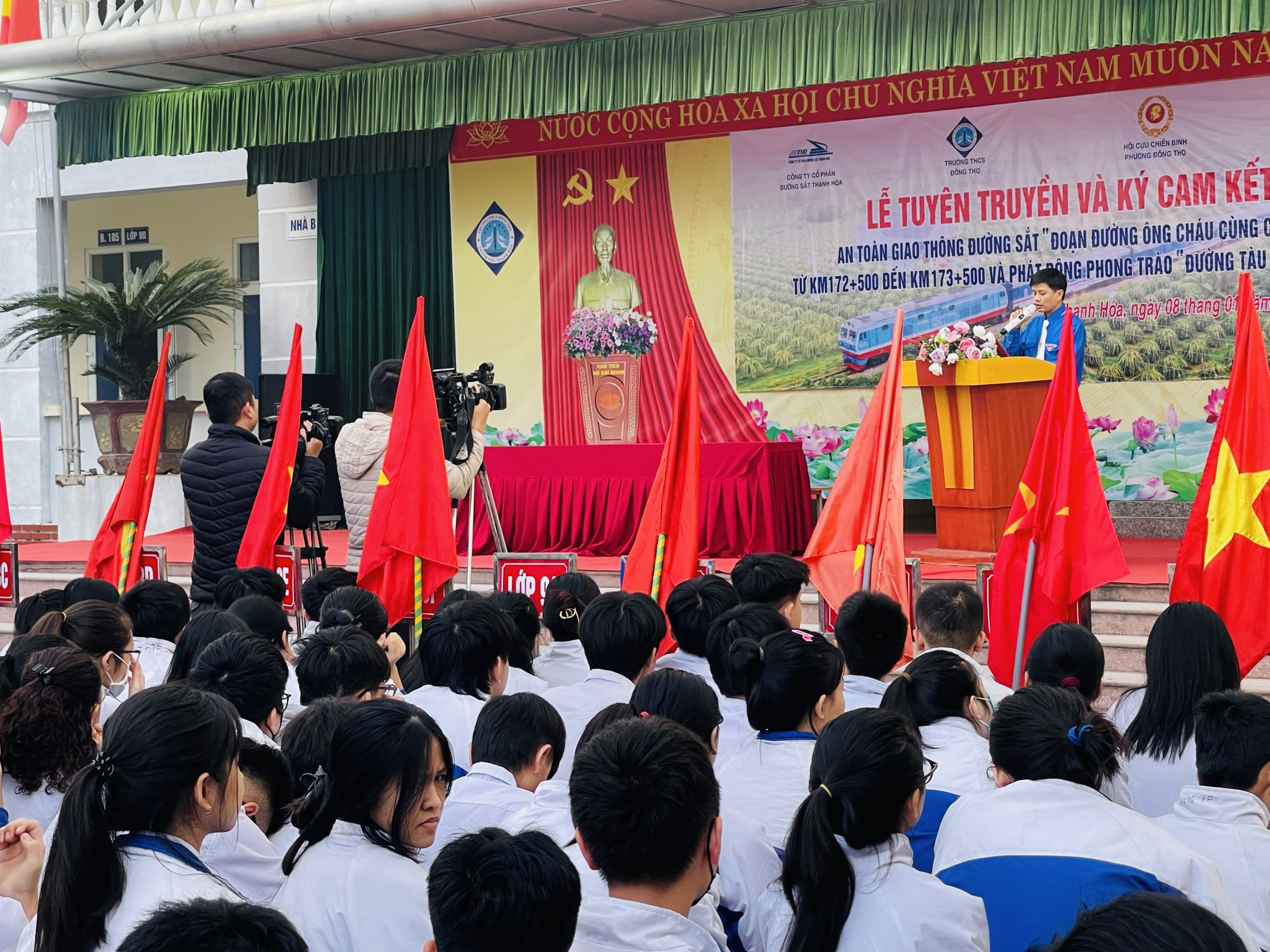 Bàn giao “Đoạn đường ông cháu cùng chăm” tại Thanh Hóa- Ảnh 2.