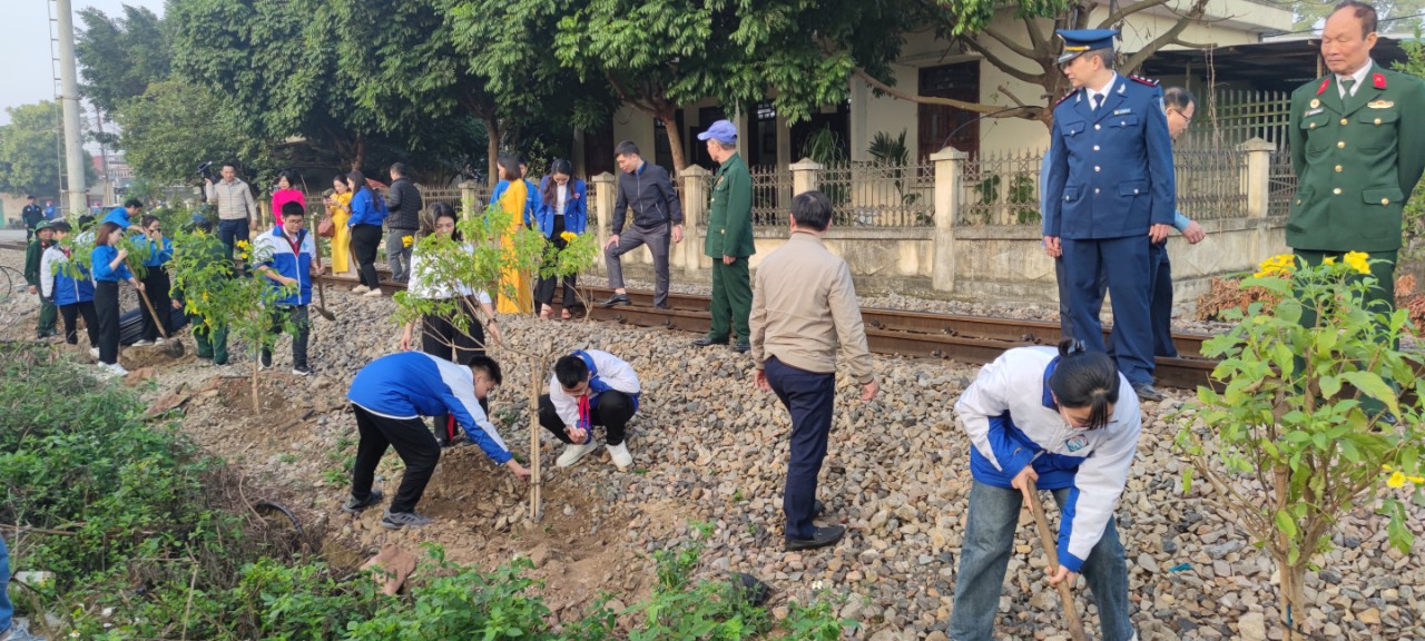 Bàn giao “Đoạn đường ông cháu cùng chăm” tại Thanh Hóa- Ảnh 7.