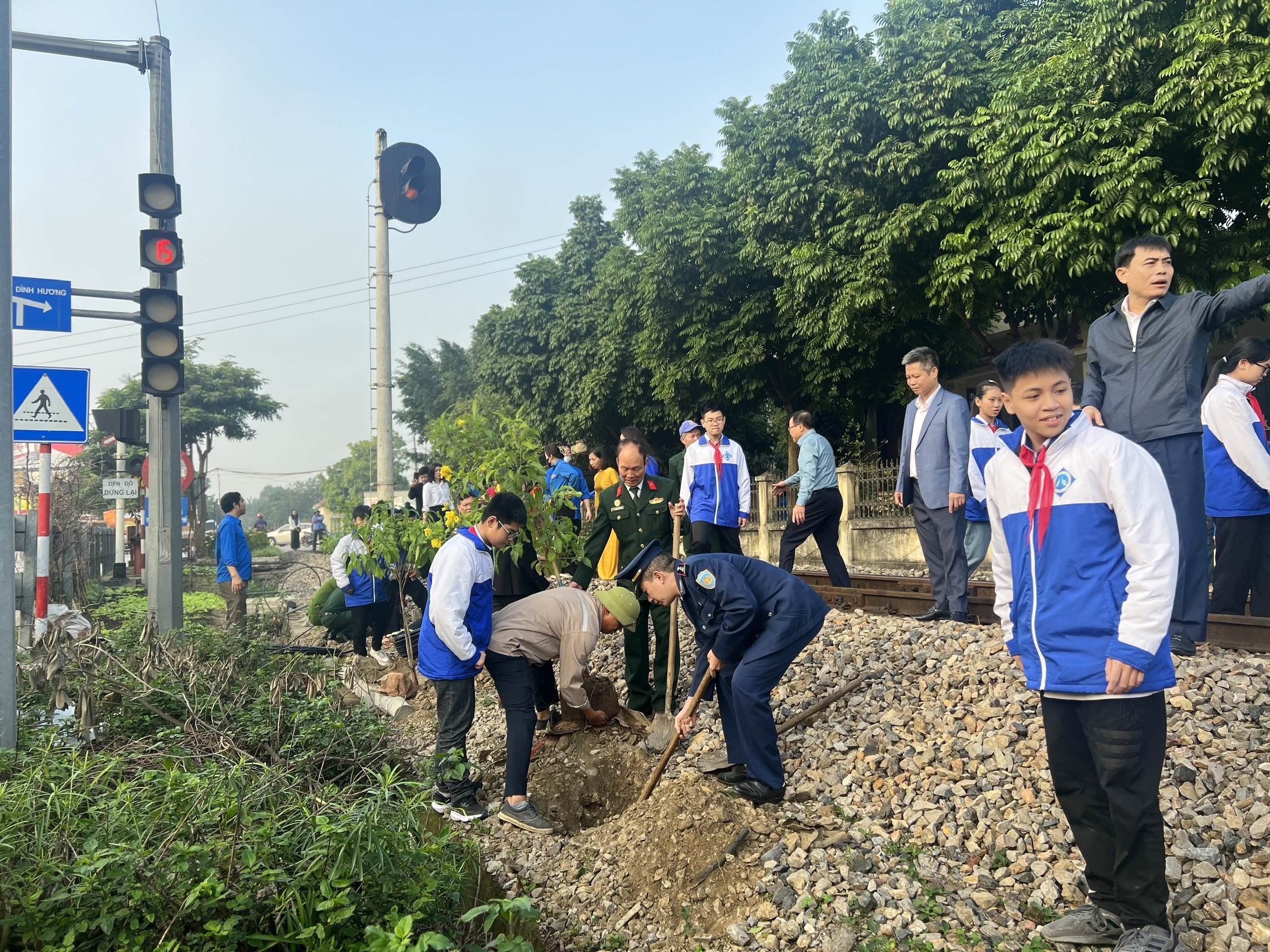 Bàn giao “Đoạn đường ông cháu cùng chăm” tại Thanh Hóa- Ảnh 3.