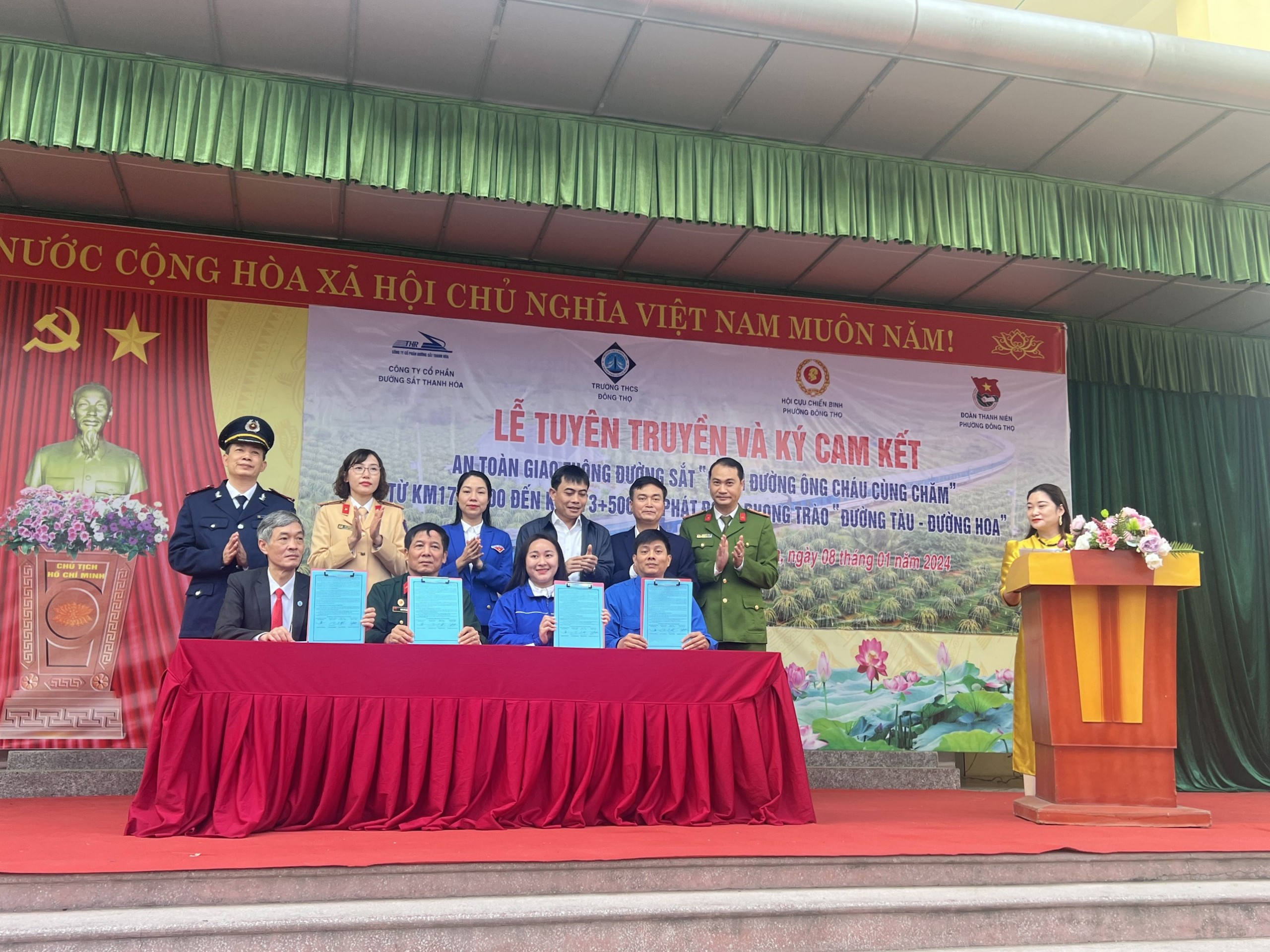 Bàn giao “Đoạn đường ông cháu cùng chăm” tại Thanh Hóa- Ảnh 1.