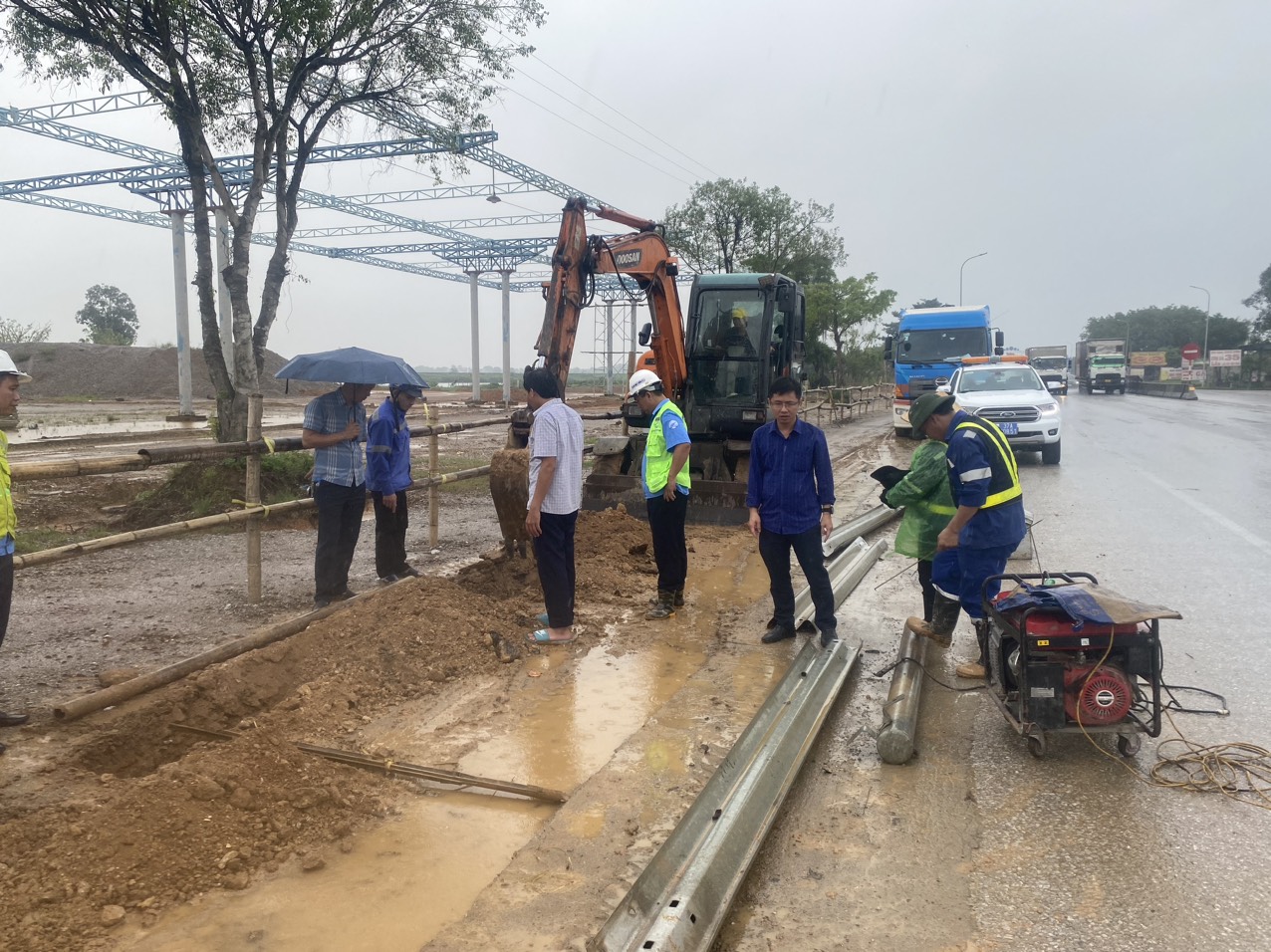 Đóng 4 điểm đấu nối trái phép vào quốc lộ và đường Hồ Chí Minh qua Thanh Hóa- Ảnh 4.