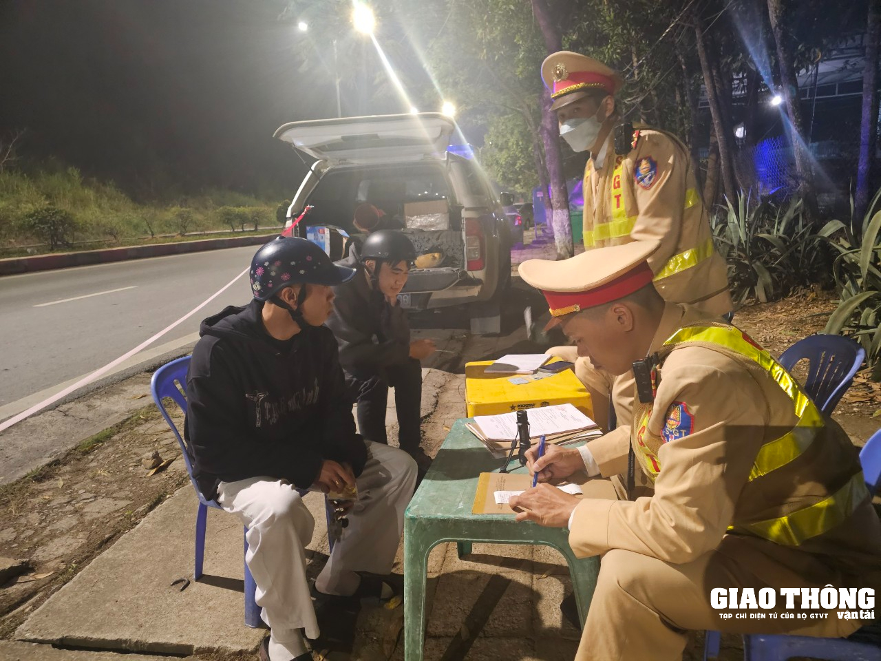 Mất gần một tháng lương vì vài chén rượu tất niên- Ảnh 4.