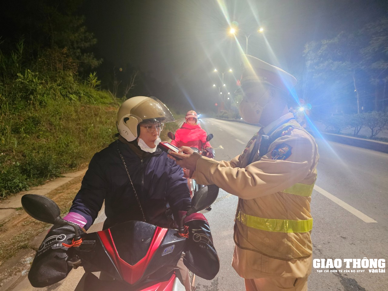 Mất gần một tháng lương vì vài chén rượu tất niên- Ảnh 3.