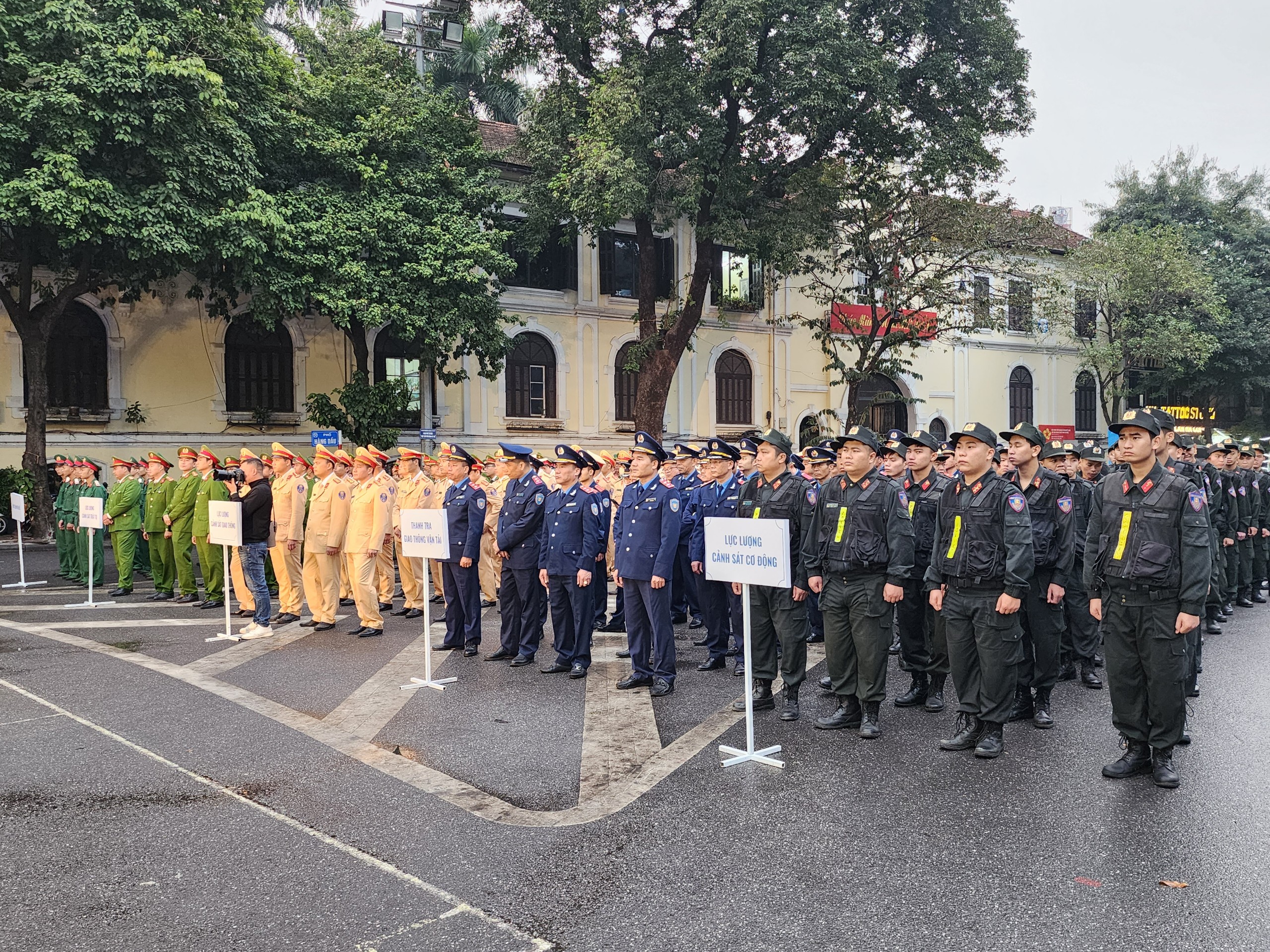Phó Thủ tướng Trần Lưu Quang: Nêu gương Phó Thủ tướng Trần Lưu Quang: Nêu gương