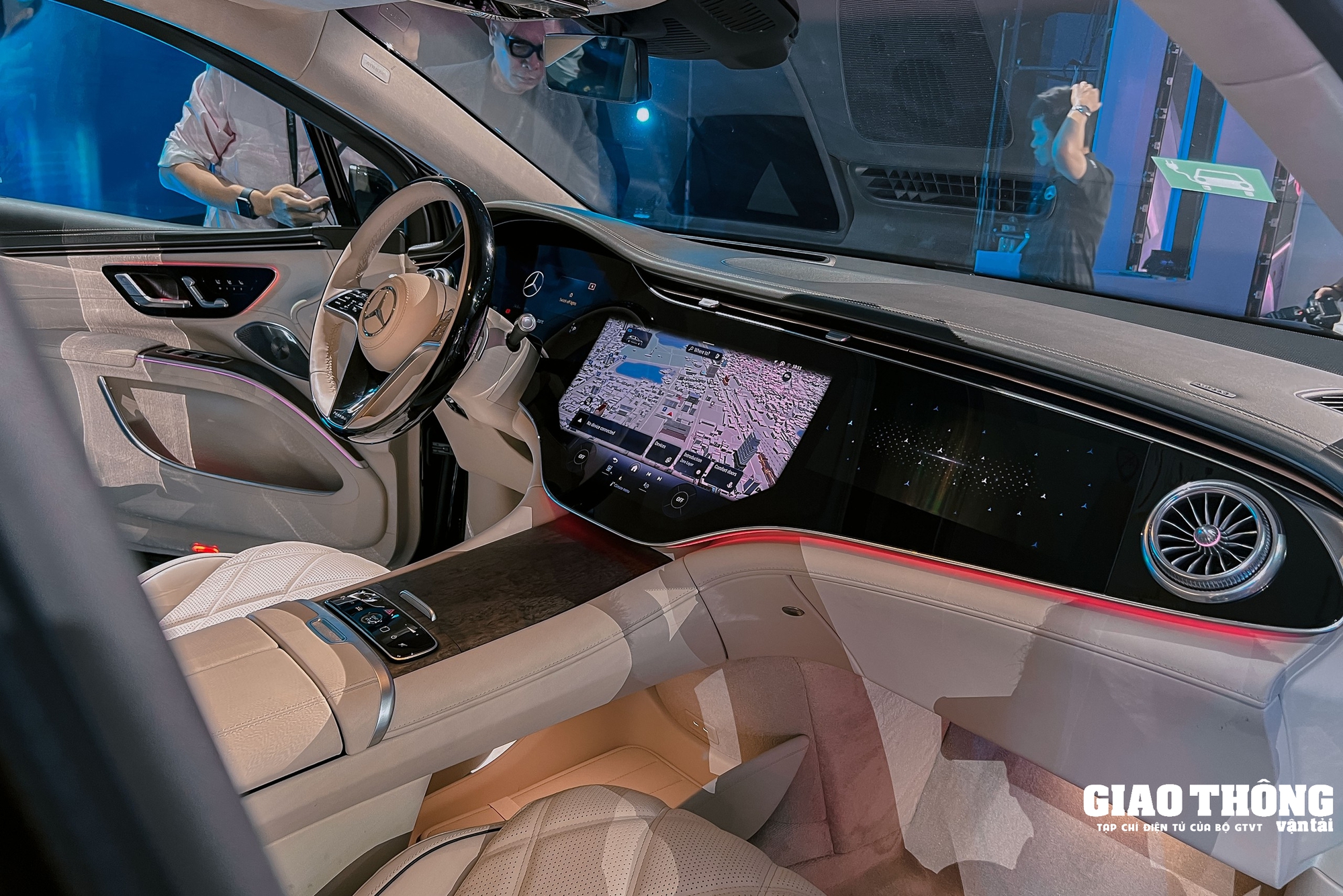 Cận cảnh xe điện Mercedes-Maybach EQS 680 SUV mới bán tại Việt Nam: Điểm nhấn nội thất, giá hơn 7 tỷ đồng - Ảnh 7.