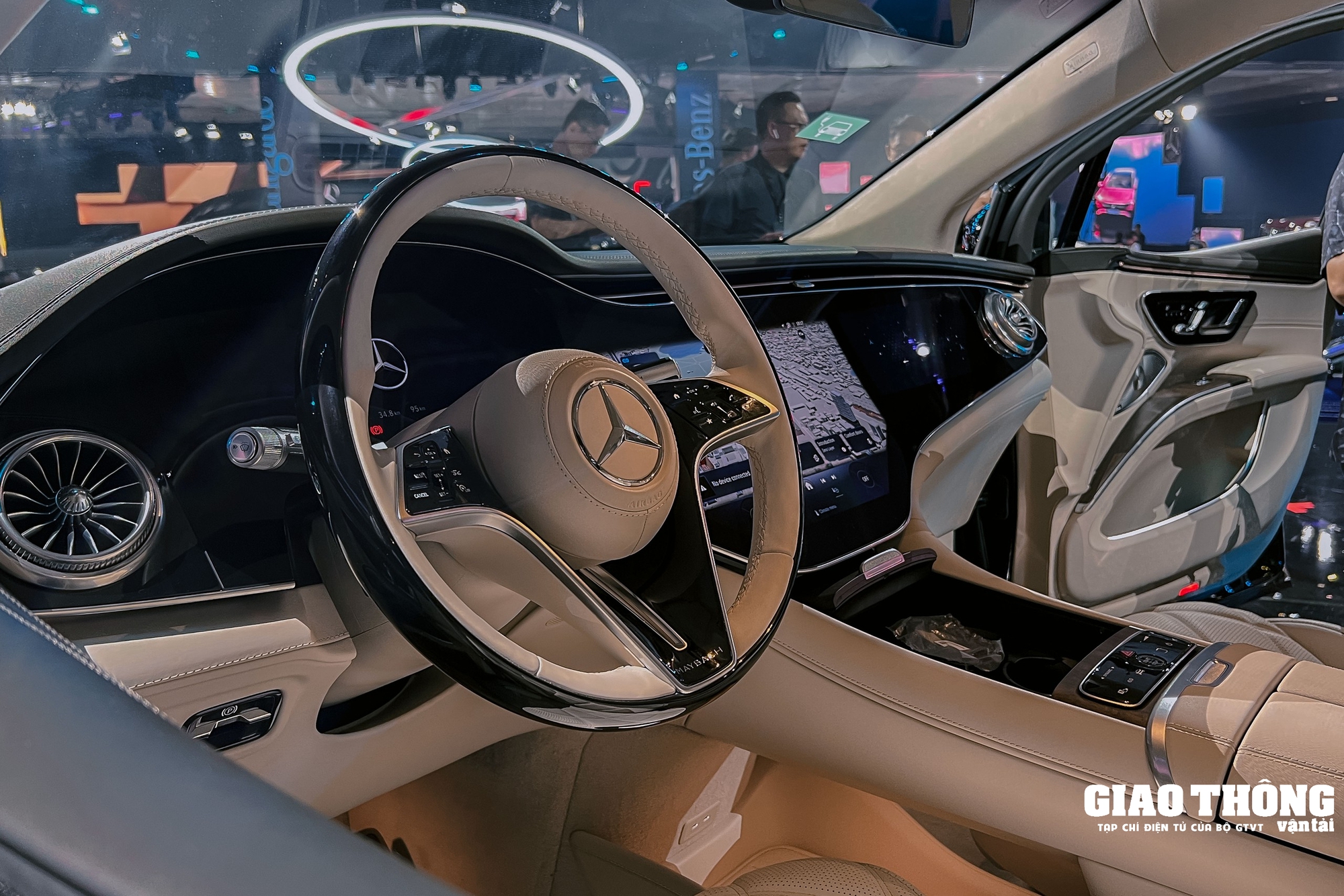 Cận cảnh xe điện Mercedes-Maybach EQS 680 SUV mới bán tại Việt Nam: Điểm nhấn nội thất, giá hơn 7 tỷ đồng - Ảnh 8.