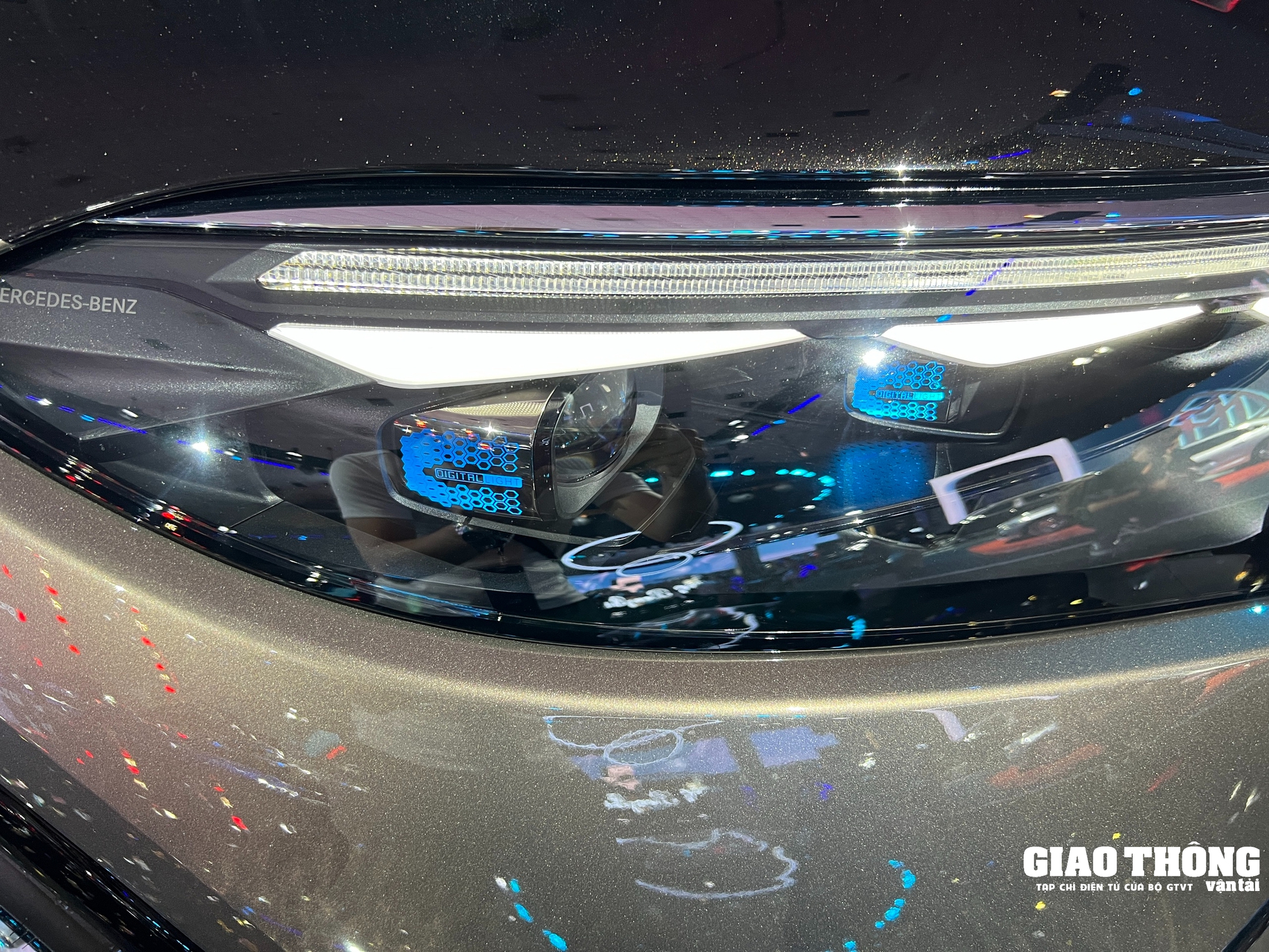 Cận cảnh xe điện Mercedes-Maybach EQS 680 SUV mới bán tại Việt Nam: Điểm nhấn nội thất, giá hơn 7 tỷ đồng - Ảnh 4.