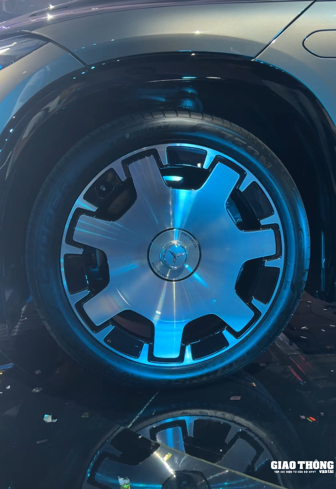 Cận cảnh xe điện Mercedes-Maybach EQS 680 SUV mới bán tại Việt Nam: Điểm nhấn nội thất, giá hơn 7 tỷ đồng - Ảnh 5.