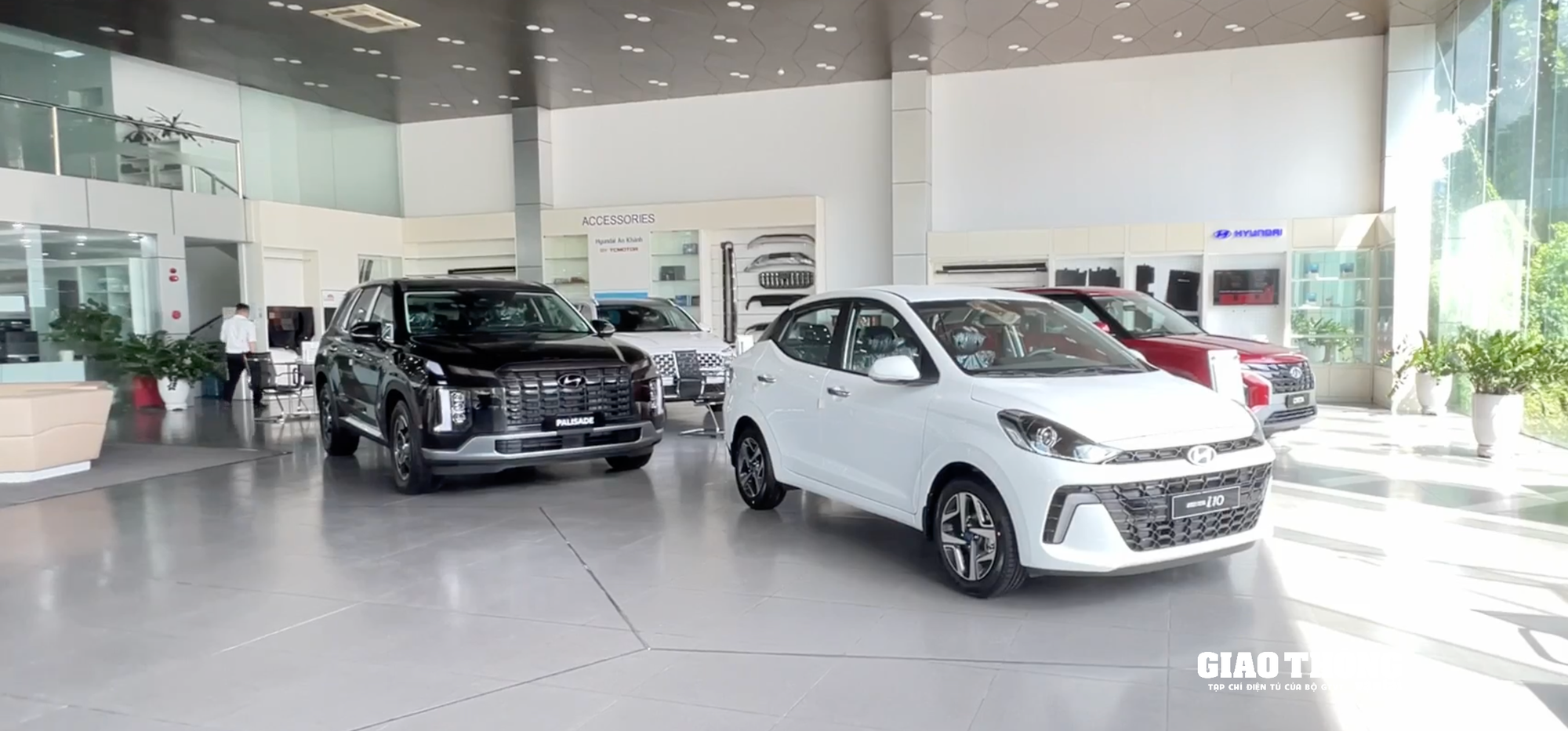 Thị trường ô tô phục hồi mạnh mẽ nhờ ưu đãi 50% lệ phí trước bạ - Ảnh 1.