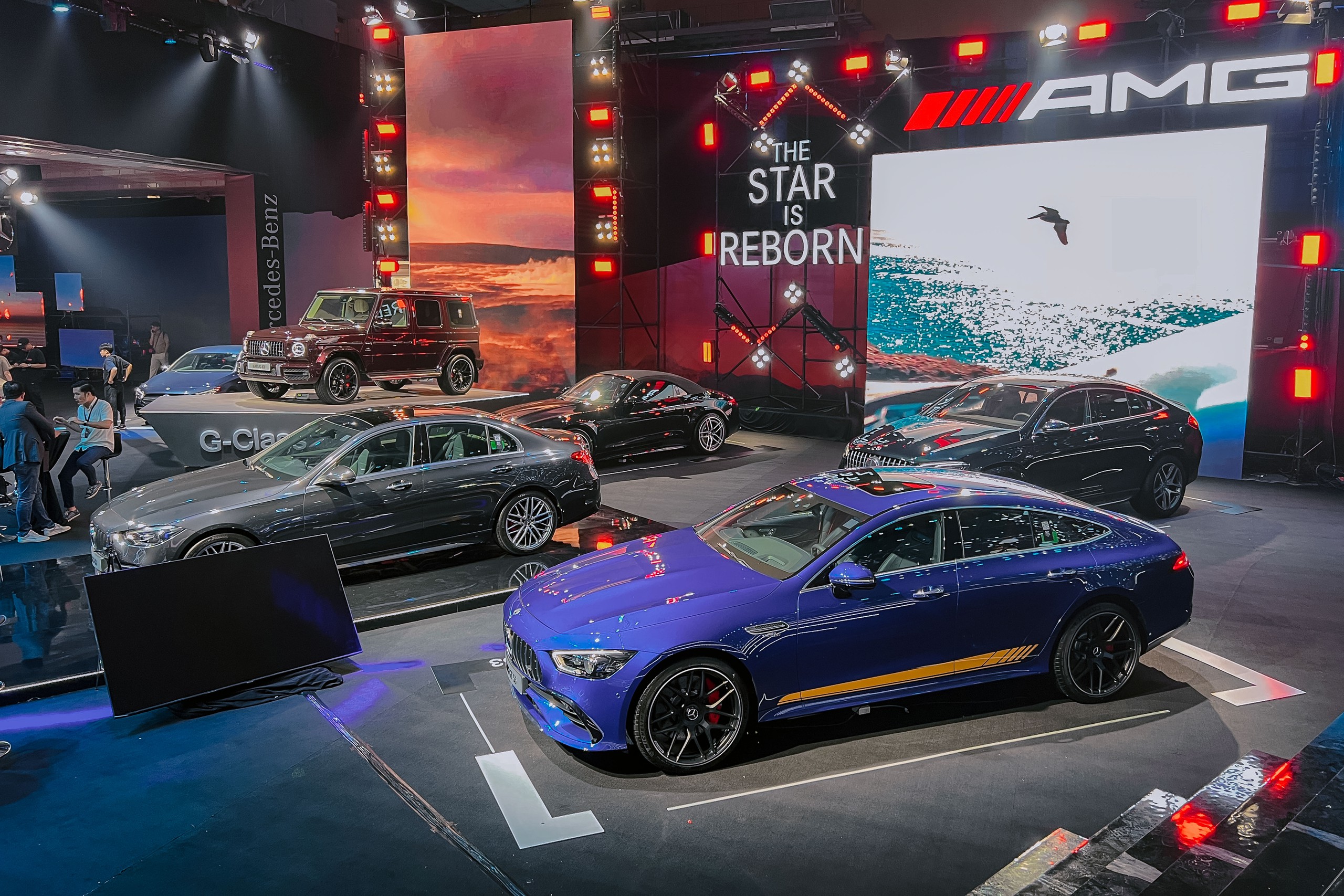 Cận cảnh xe điện Mercedes-Maybach EQS 680 SUV mới bán tại Việt Nam: Điểm nhấn nội thất, giá hơn 7 tỷ đồng - Ảnh 1.