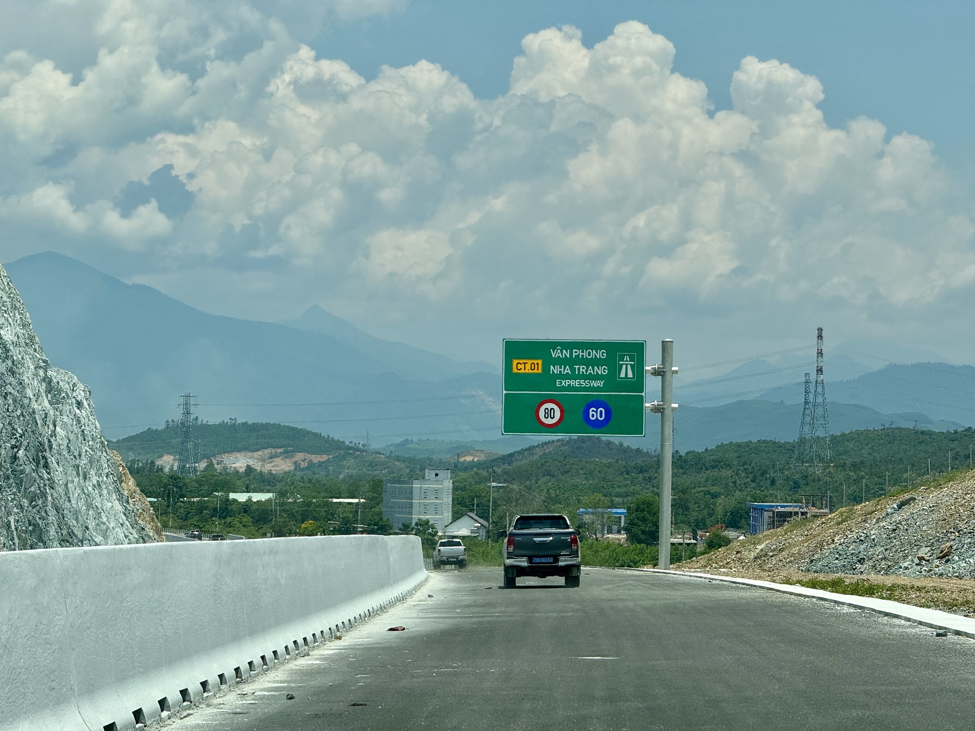 Xem tiến độ thi công cao tốc Vân Phong - Nha Trang - Ảnh 1.