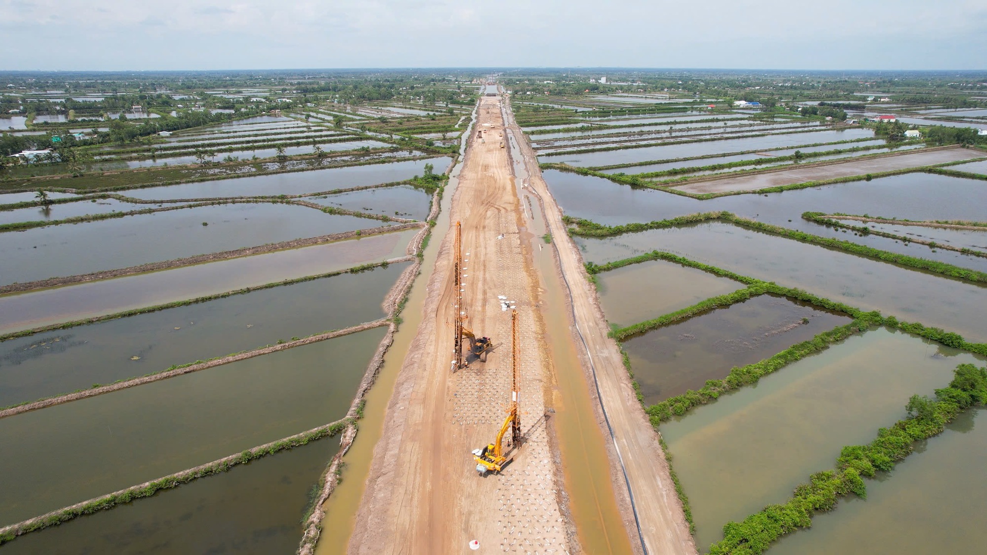 Ưu tiên dùng cát biển cho dự án cao tốc Cần Thơ - Cà Mau- Ảnh 2.