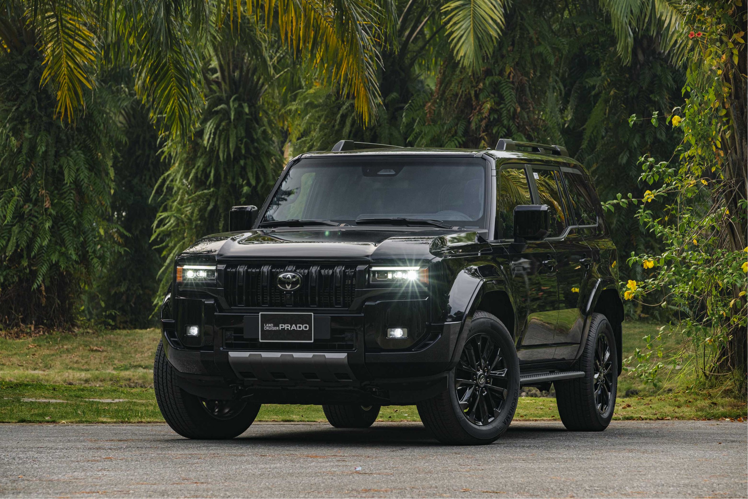 Toyota Land Cruiser Prado 2025 ra mắt khách Việt: Nhiều trang bị lần đầu xuất hiện, giá hơn 3,4 tỷ đồng- Ảnh 1.