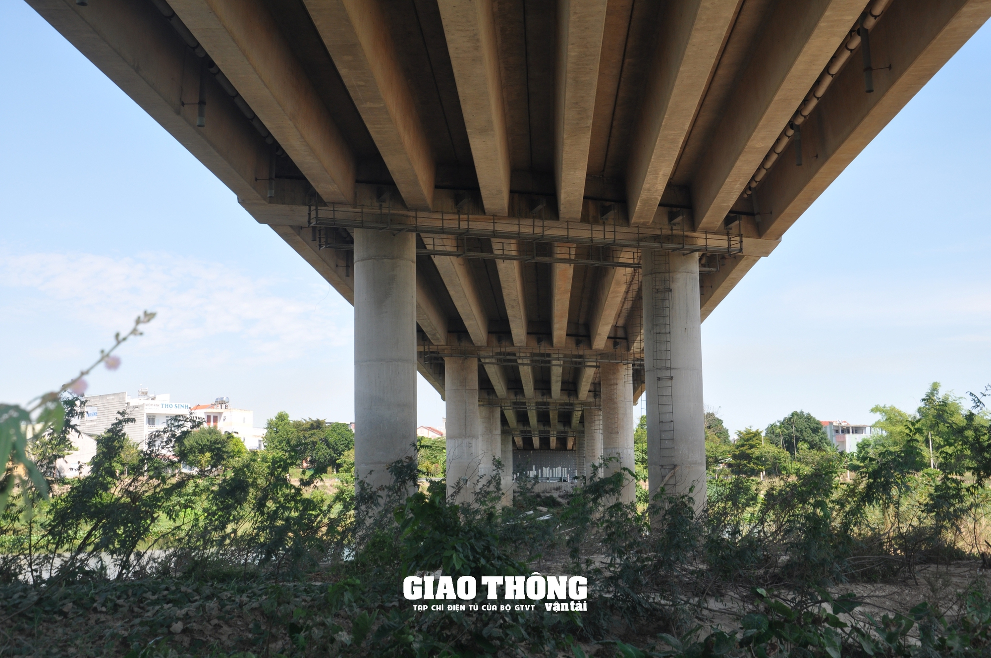 Cận cảnh kiểm tra 