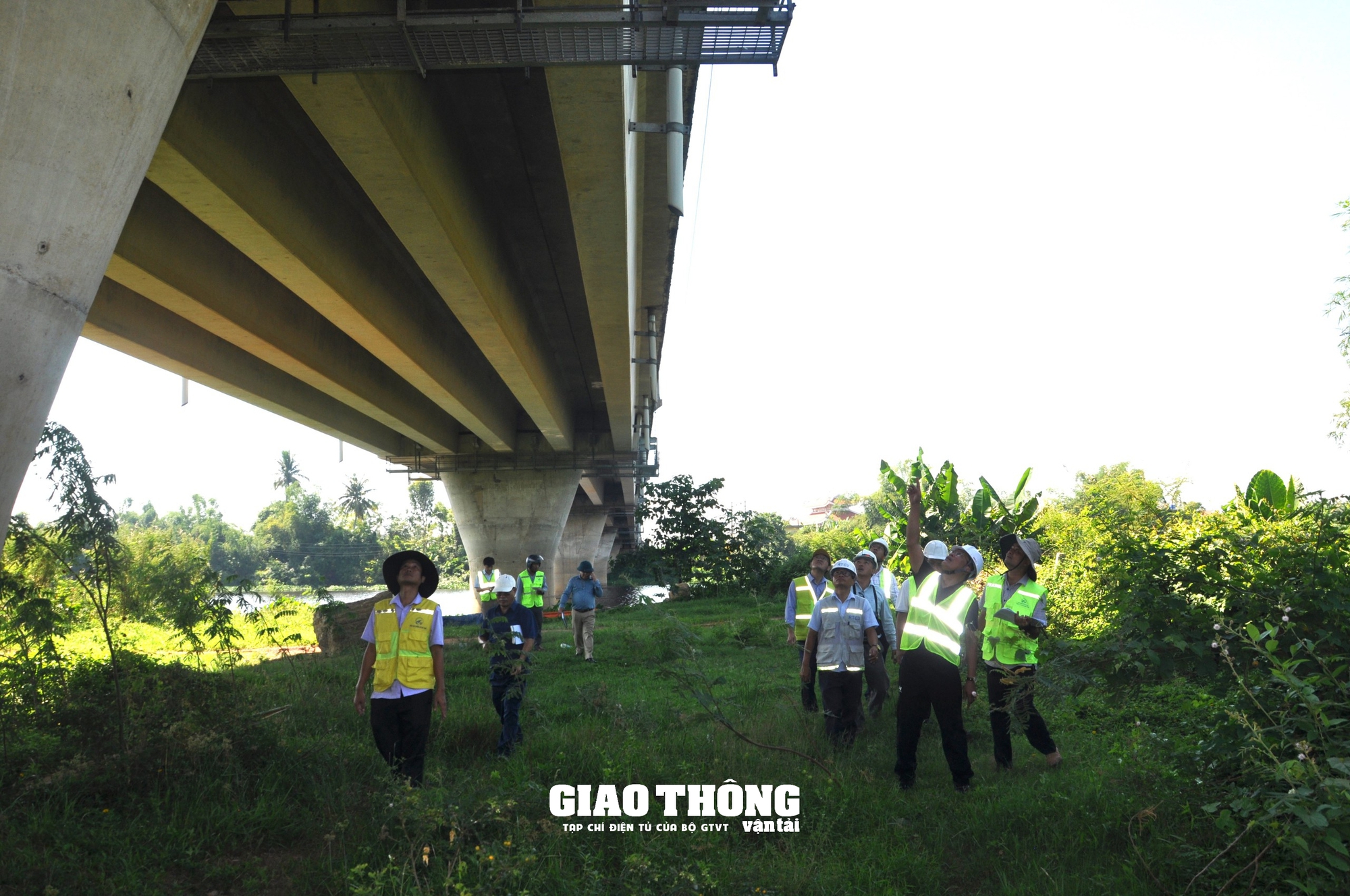 Cận cảnh kiểm tra 