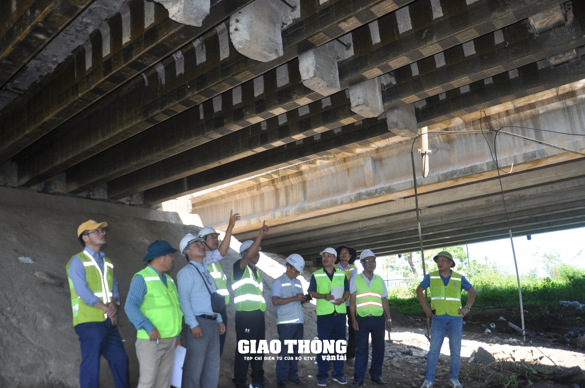 Cận cảnh kiểm tra 