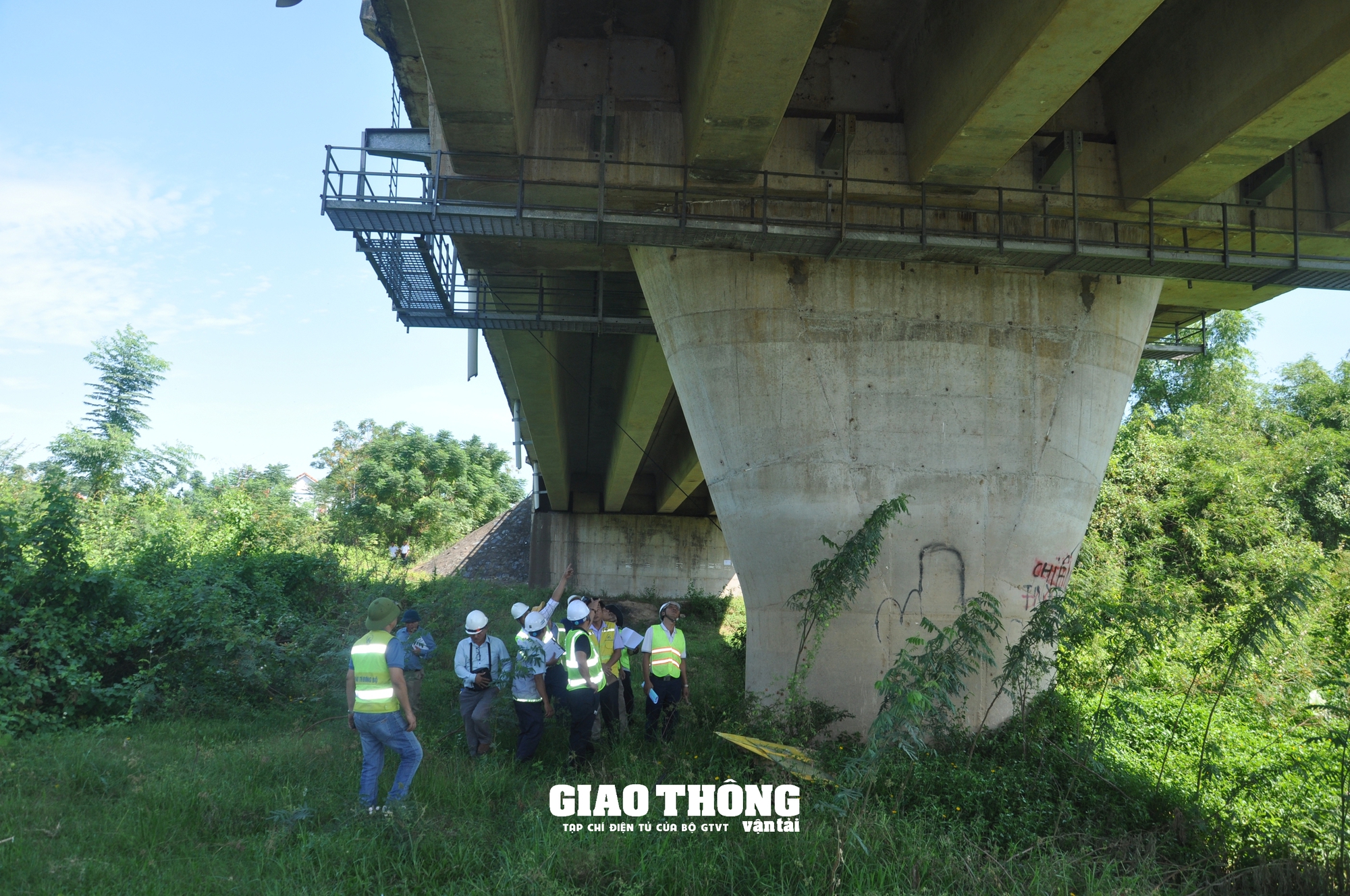 Cận cảnh kiểm tra 