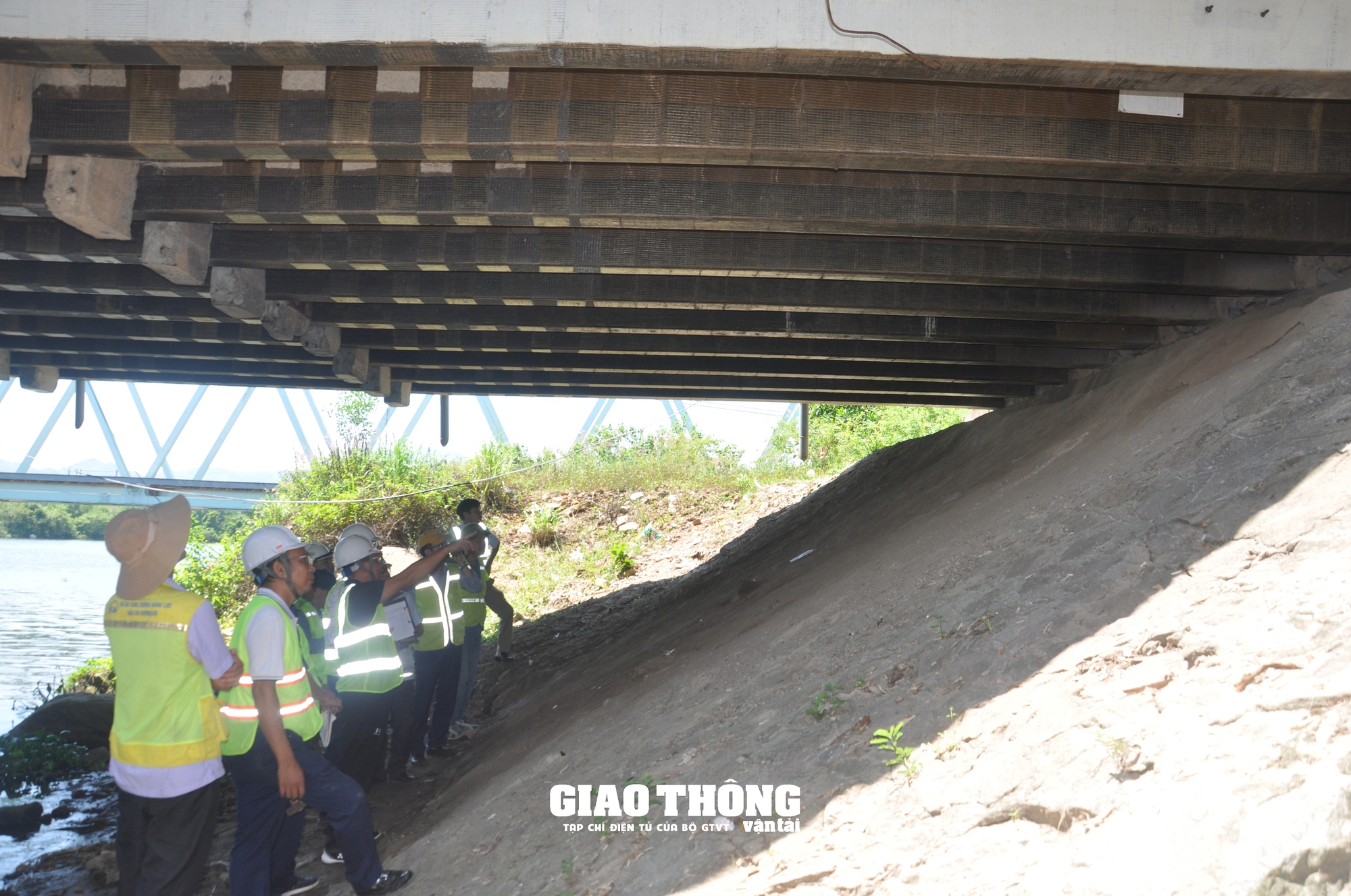 Cận cảnh kiểm tra 