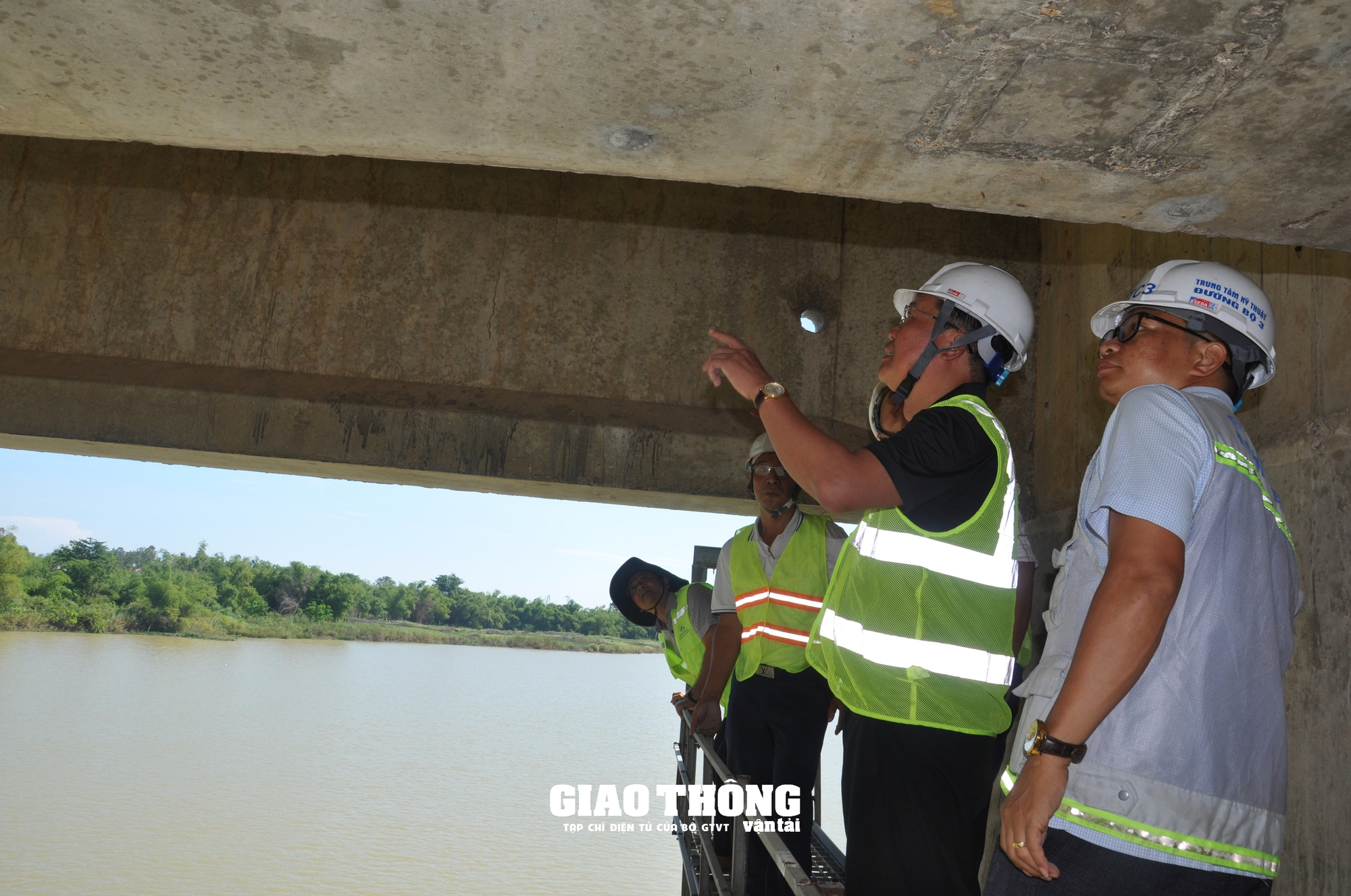 Cận cảnh kiểm tra 