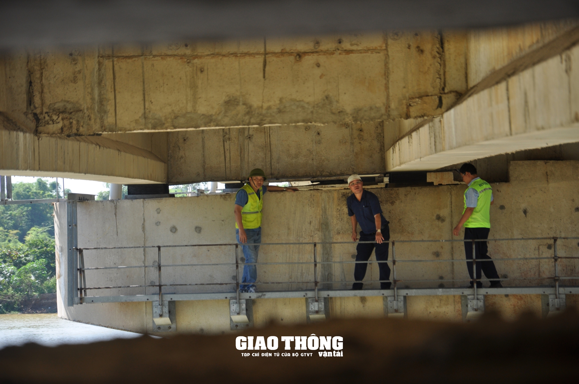 Cận cảnh kiểm tra 