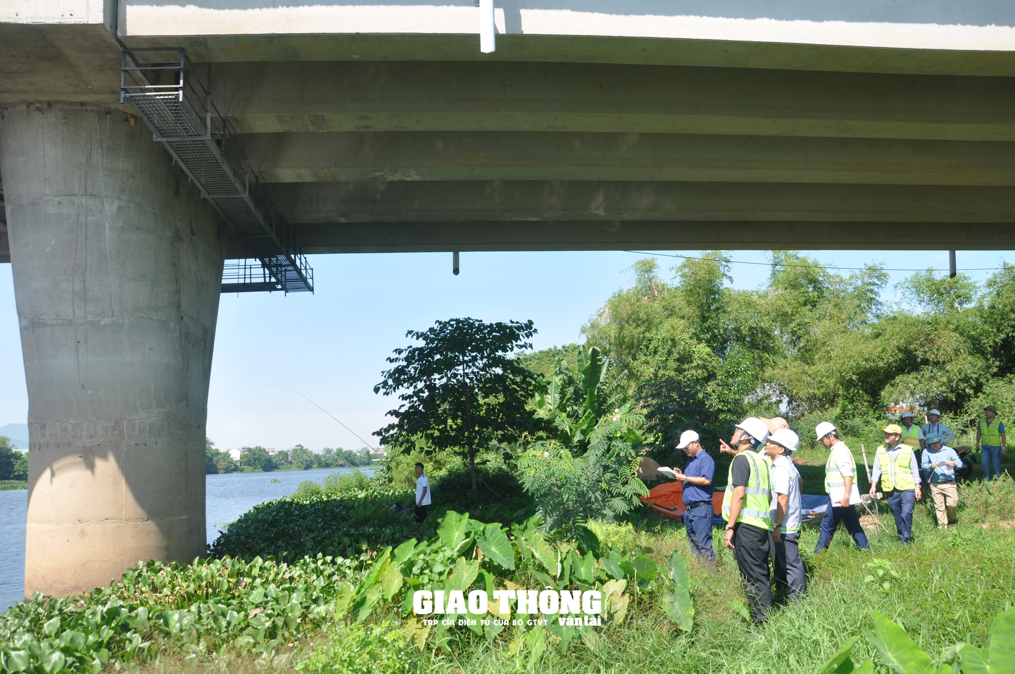 Cận cảnh kiểm tra 