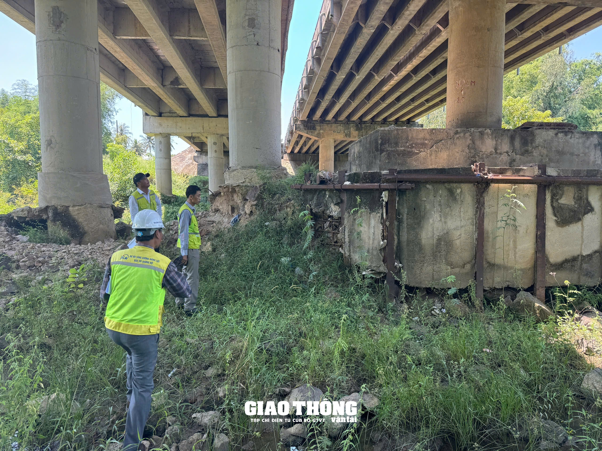 Cận cảnh kiểm tra 