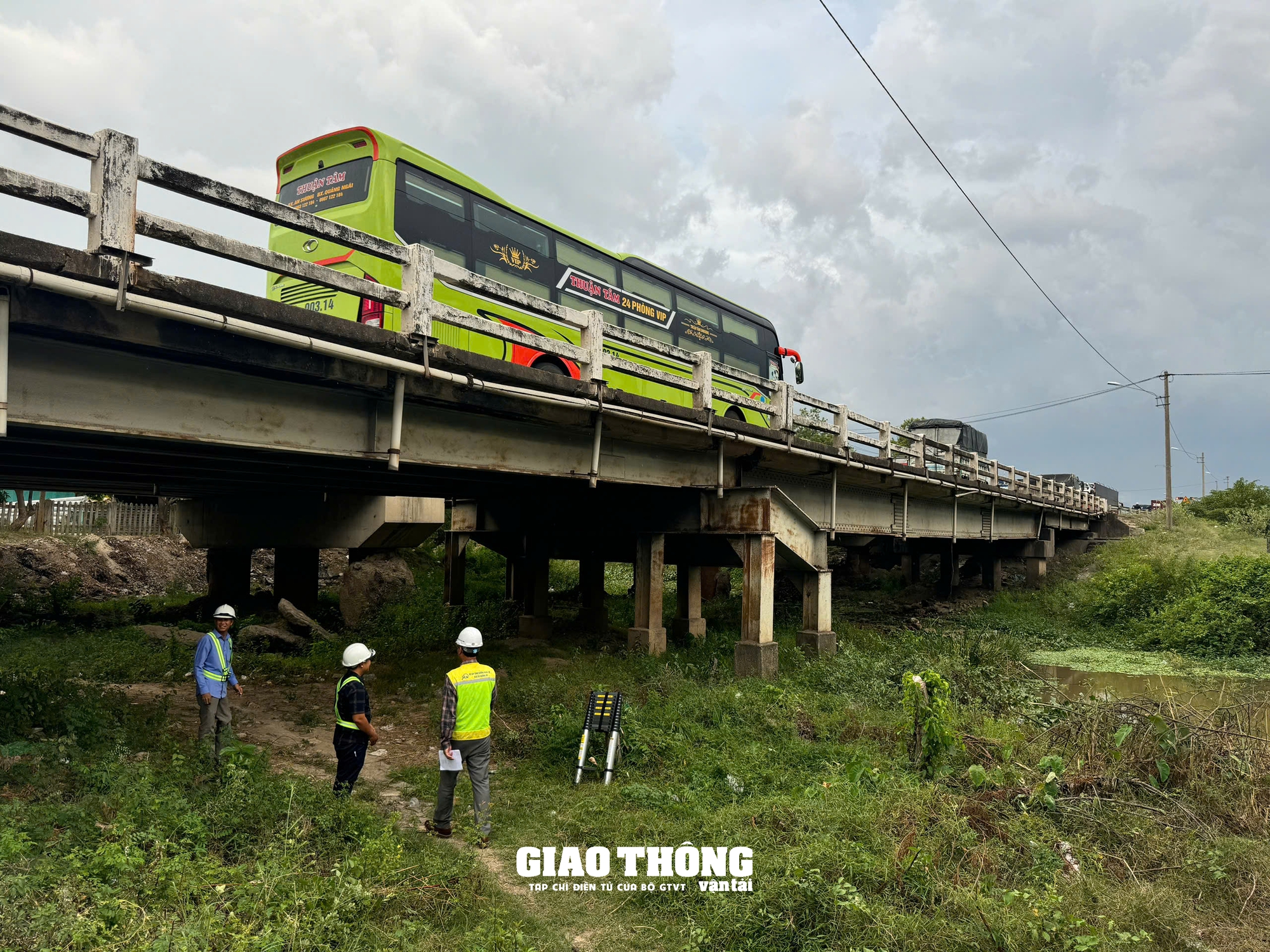 Cận cảnh kiểm tra 