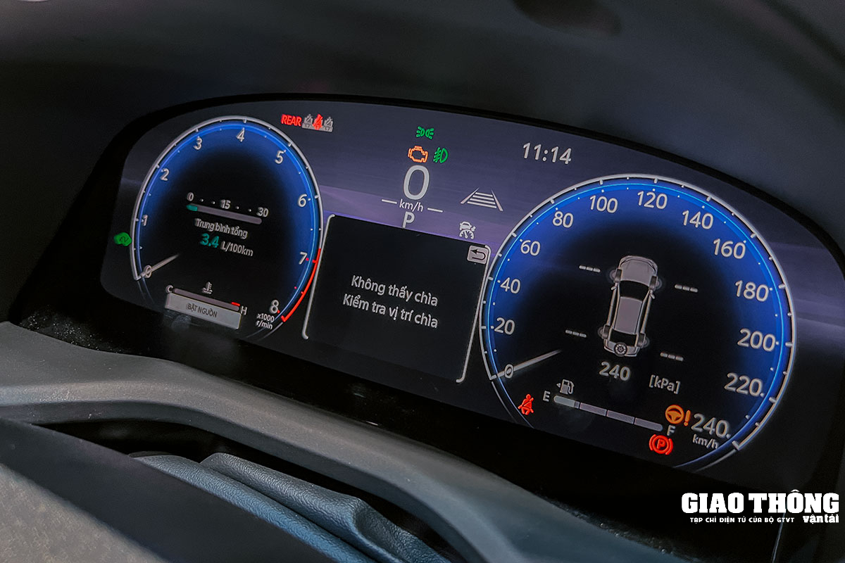 Cận cảnh Toyota Camry mới vừa ra mắt Việt Nam: 