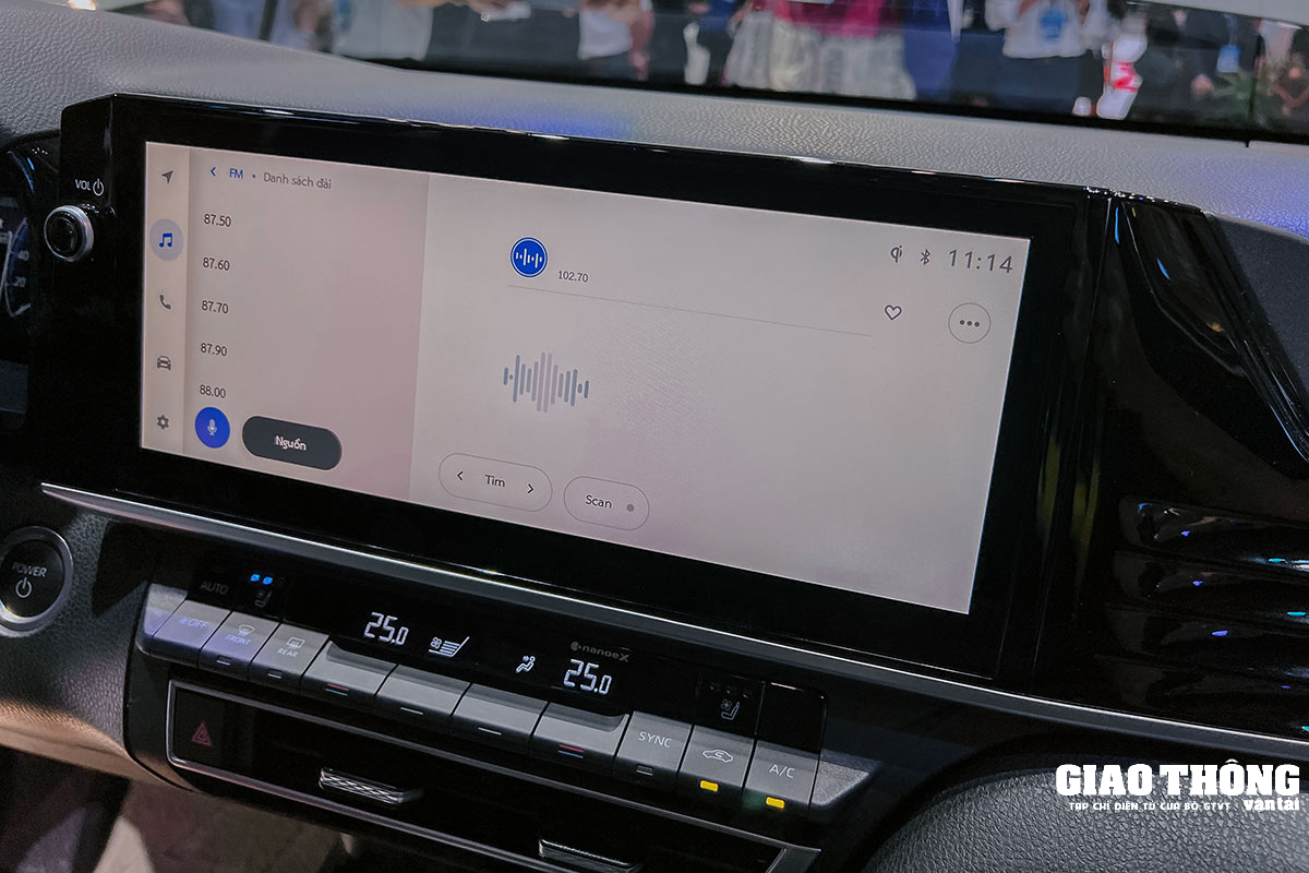 Cận cảnh Toyota Camry mới vừa ra mắt Việt Nam: 