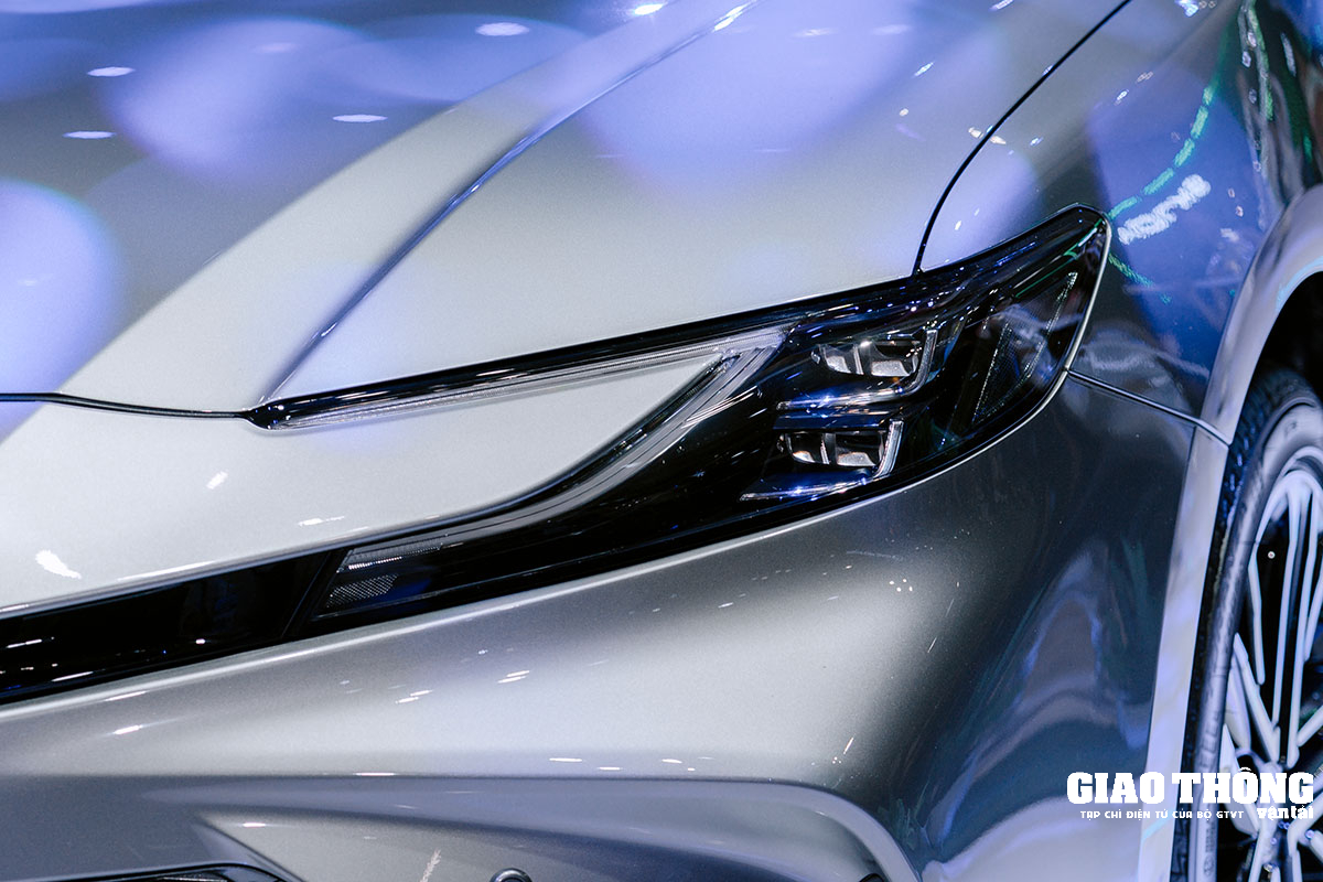 Cận cảnh Toyota Camry mới vừa ra mắt Việt Nam: 