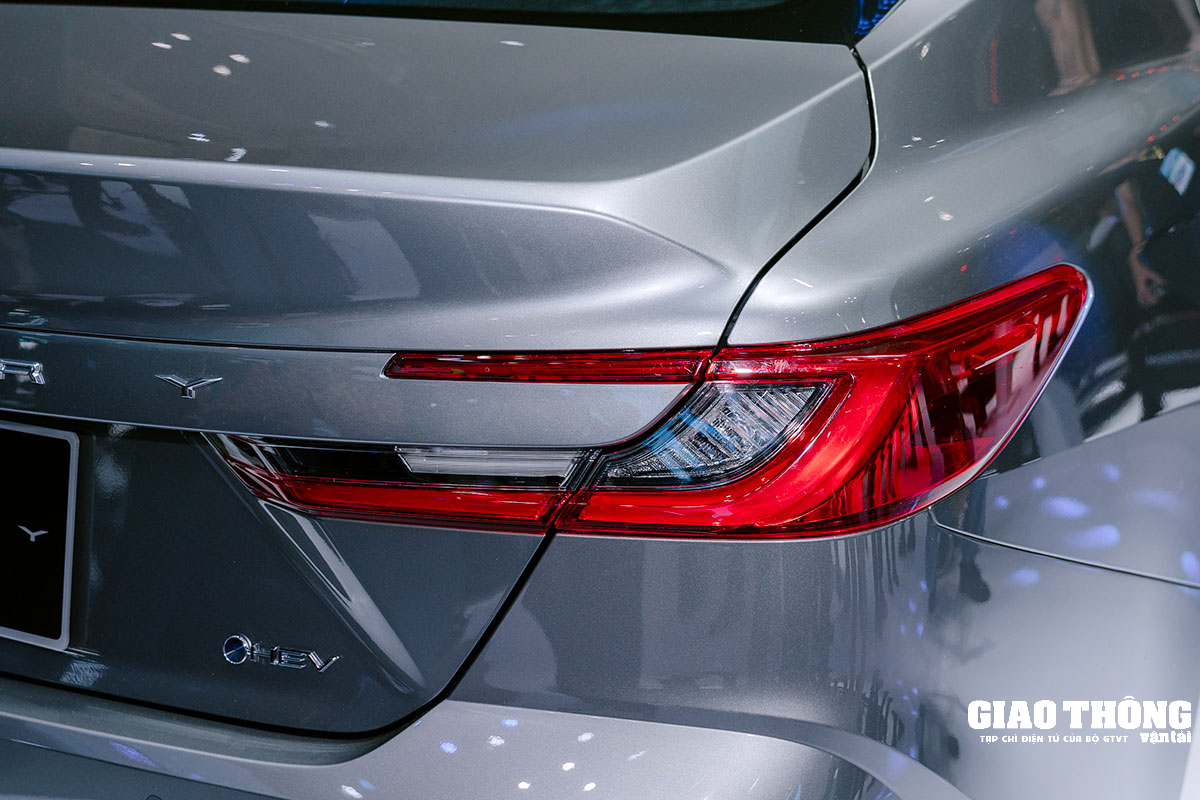 Cận cảnh Toyota Camry mới vừa ra mắt Việt Nam: 