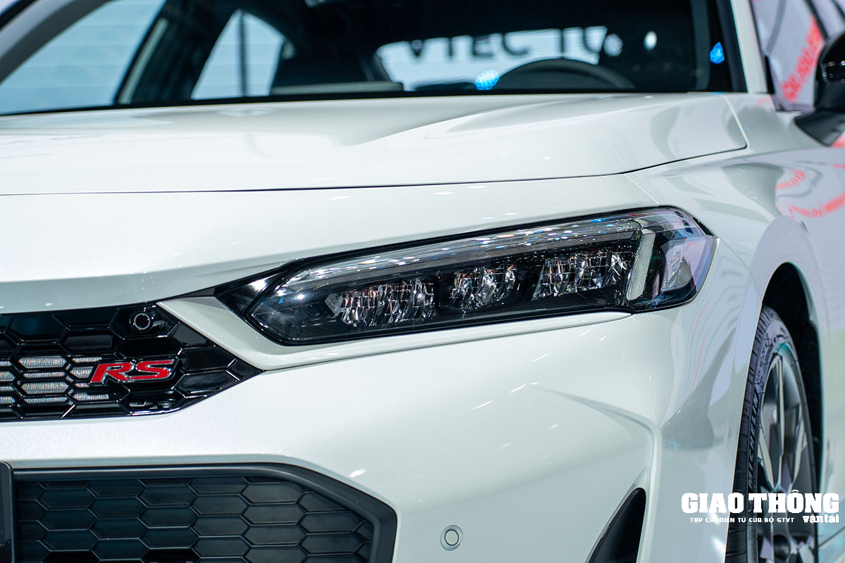 Chi tiết Honda Civic 2025 ra mắt Việt Nam: Bản hybrid giá gần 1 tỷ đồng- Ảnh 4.