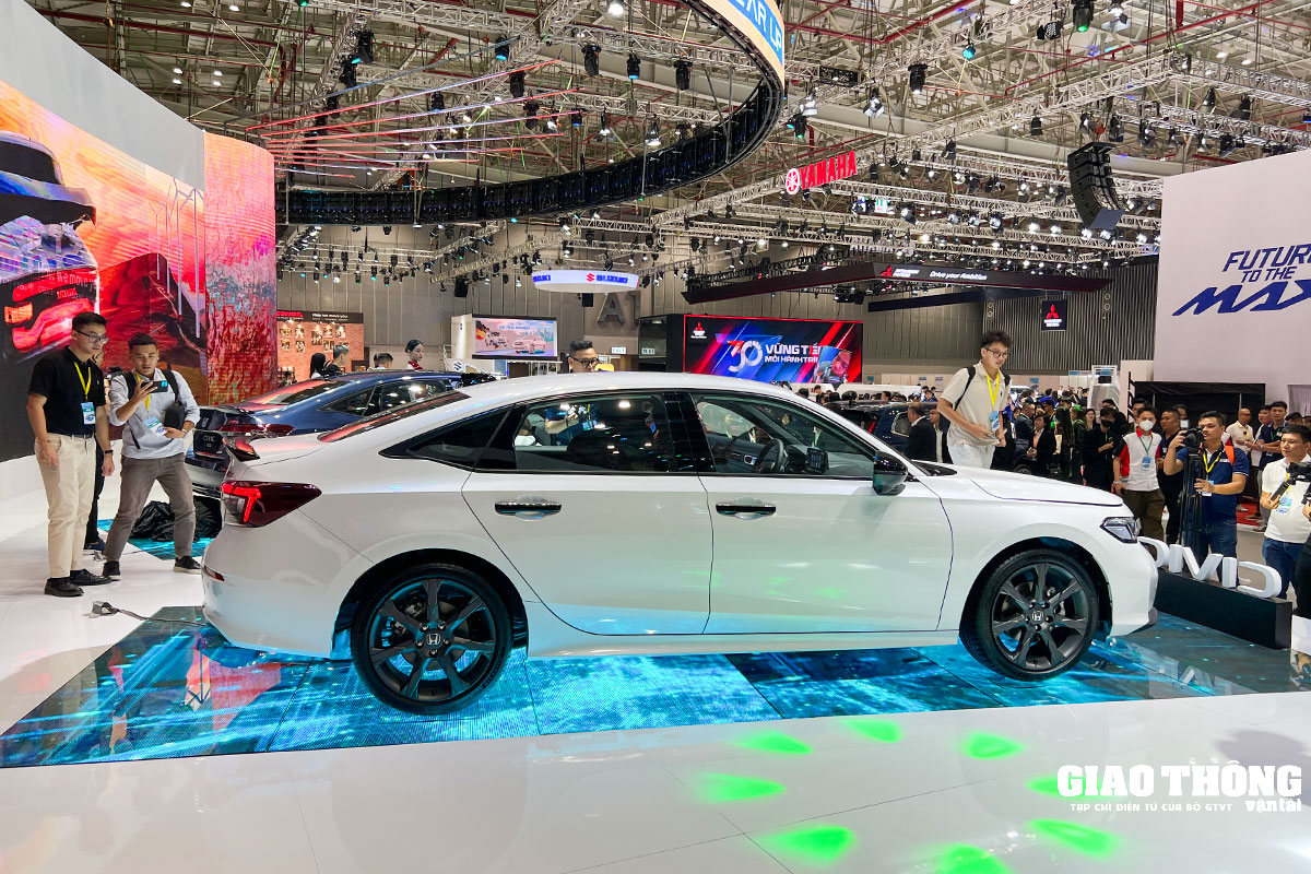 Chi tiết Honda Civic 2025 ra mắt Việt Nam: Bản hybrid giá gần 1 tỷ đồng- Ảnh 5.