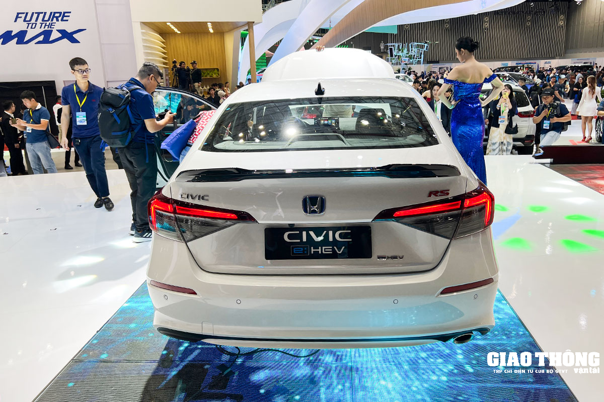 Chi tiết Honda Civic 2025 ra mắt Việt Nam: Bản hybrid giá gần 1 tỷ đồng- Ảnh 7.