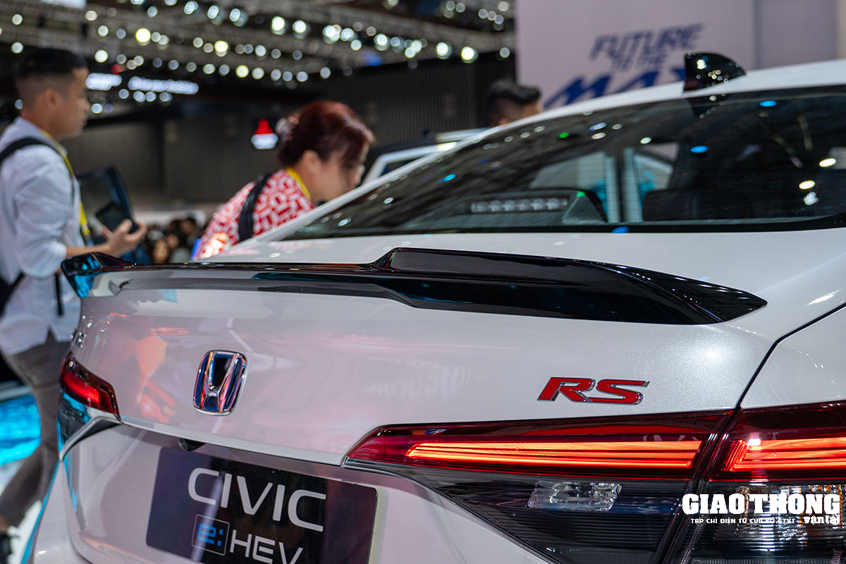 Chi tiết Honda Civic 2025 ra mắt Việt Nam: Bản hybrid giá gần 1 tỷ đồng- Ảnh 8.