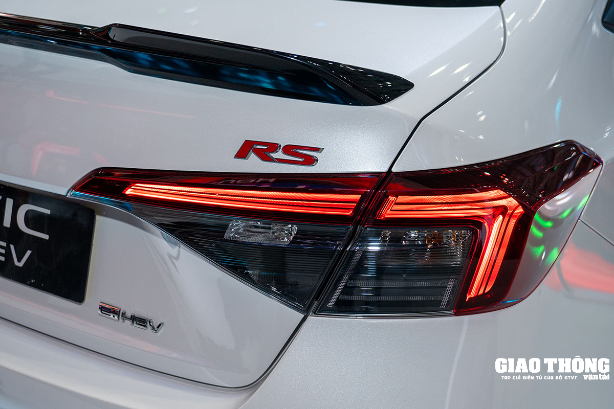 Chi tiết Honda Civic 2025 ra mắt Việt Nam: Bản hybrid giá gần 1 tỷ đồng- Ảnh 9.