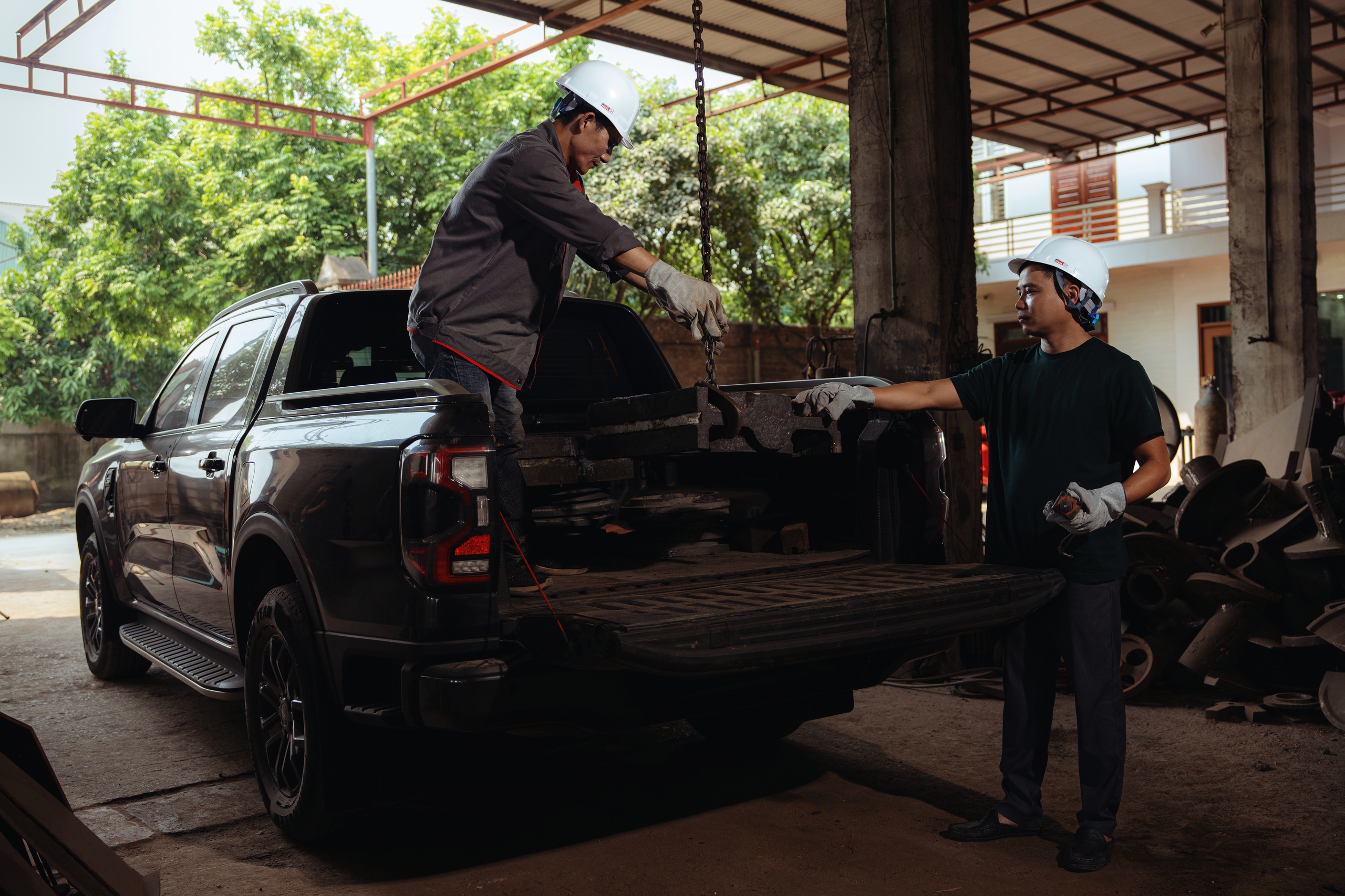 Ford Ranger đồng hành với thành công của chủ nhân - Ảnh 1.