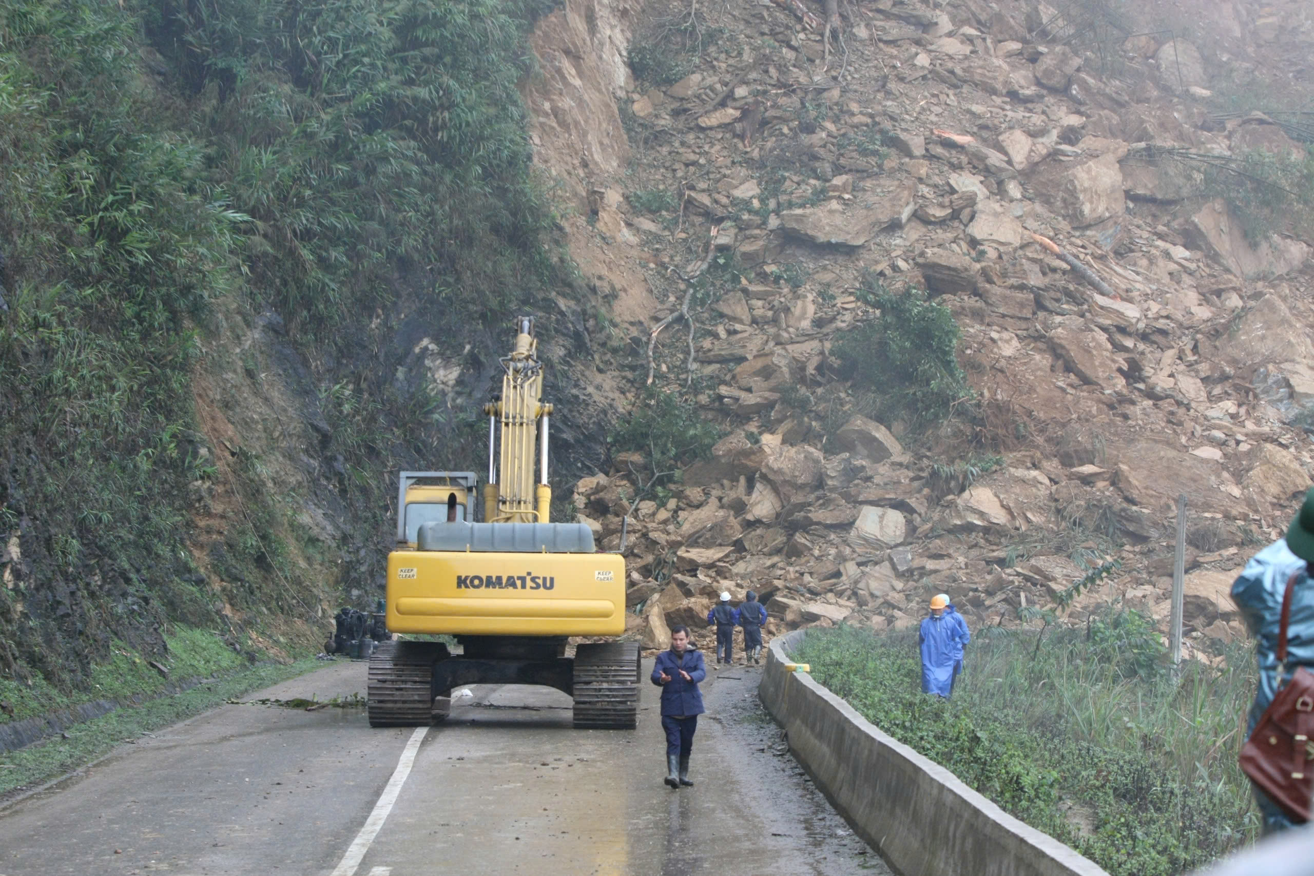 Ứng phó, khắc phục hậu quả thiên tai - Kỳ 5: Cách nào hạn chế thiệt hại, đảm bảo giao thông thông suốt?- Ảnh 3. Ứng phó, khắc phục hậu quả thiên tai - Kỳ 5: Cách nào hạn chế thiệt hại, đảm bảo giao thông thông suốt?- Ảnh 3.