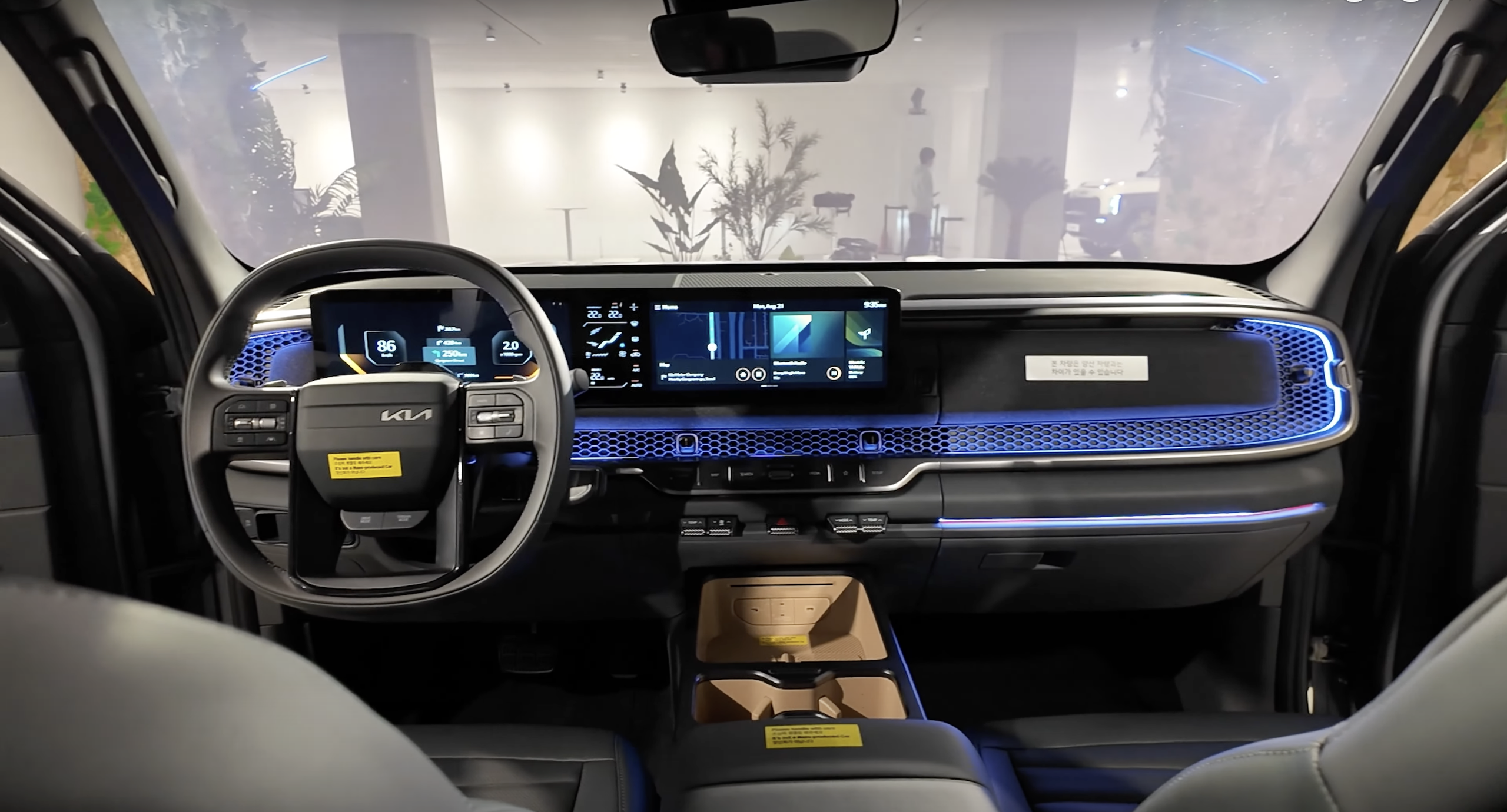 Ảnh thực tế KIA Tasman: Bán tải dạo phố với nội thất tiện nghi, ngoại hình khác lạ- Ảnh 6.