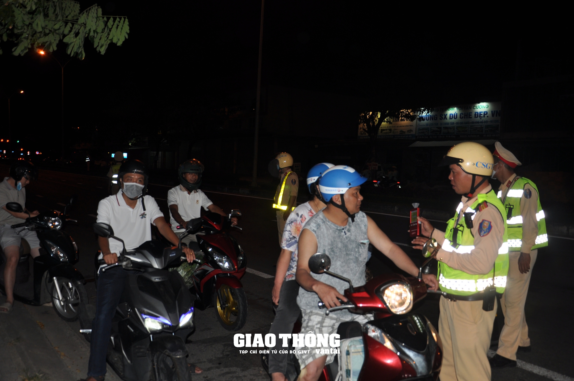 Đà Nẵng: Vi phạm nồng độ cồn chiếm tỷ lệ cao nhất lỗi vi phạm về TTATGT đường bộ - Ảnh 1.