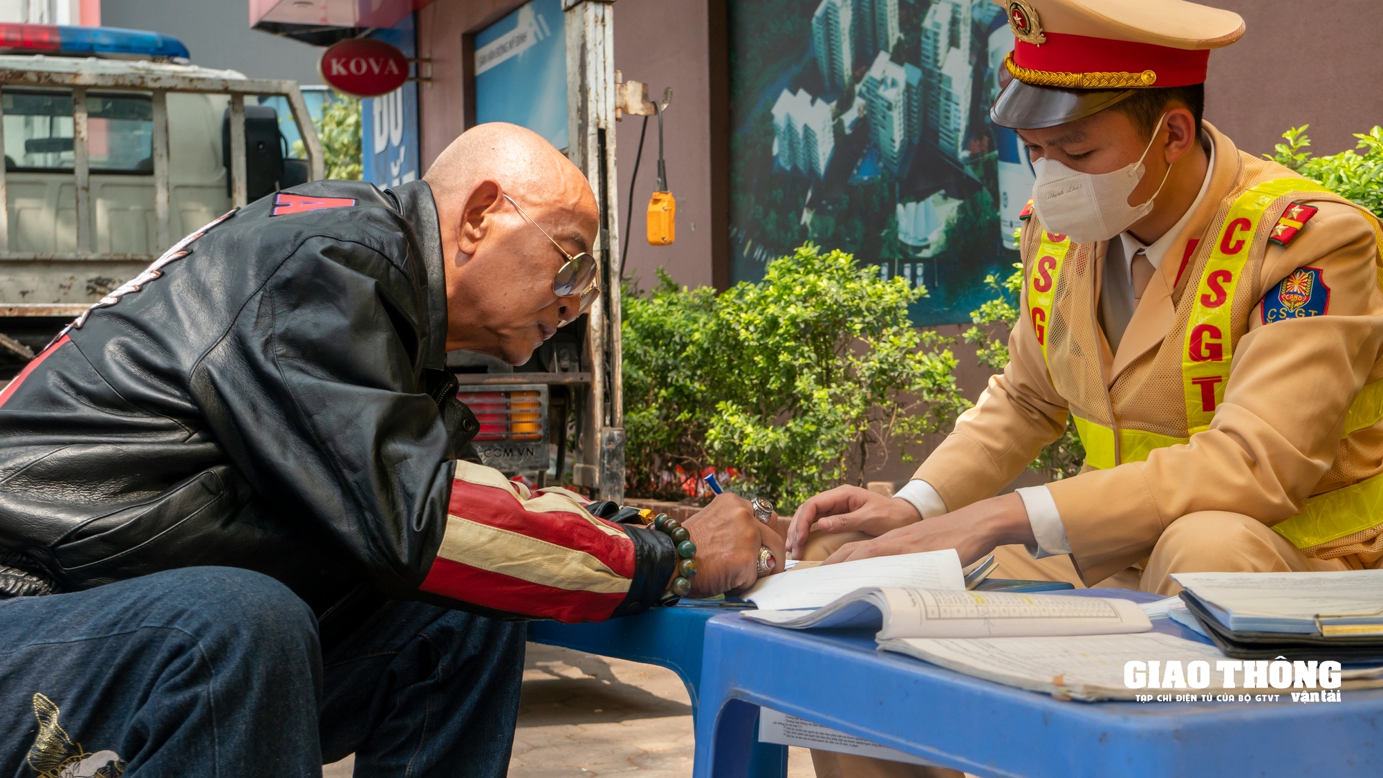 Không được ghi âm, ghi hình, người dân sẽ giám sát CSGT thế nào?- Ảnh 1.