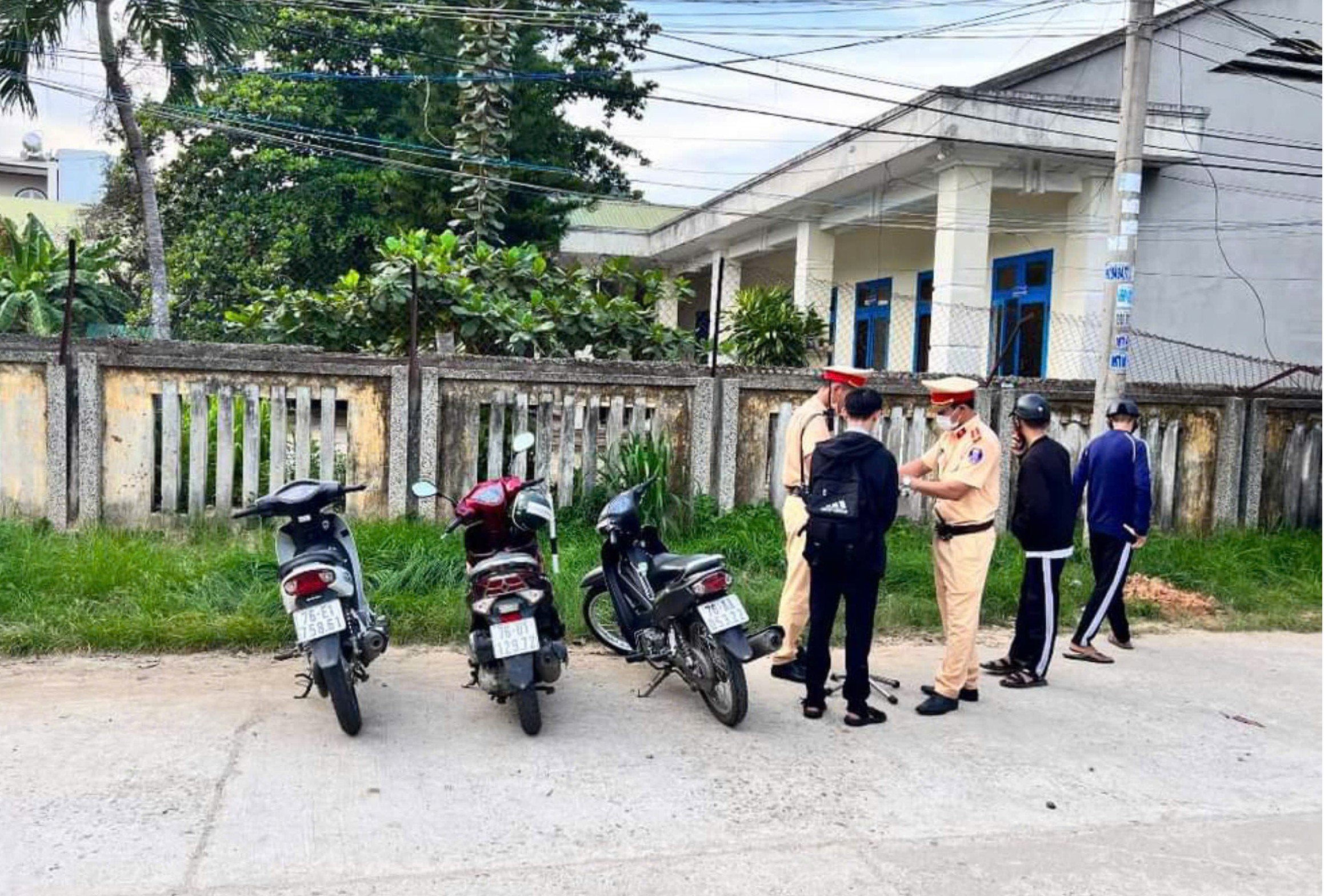 Quảng Ngãi xử lý nhiều học sinh vi phạm nồng độ cồn, tốc độ - Ảnh 1.