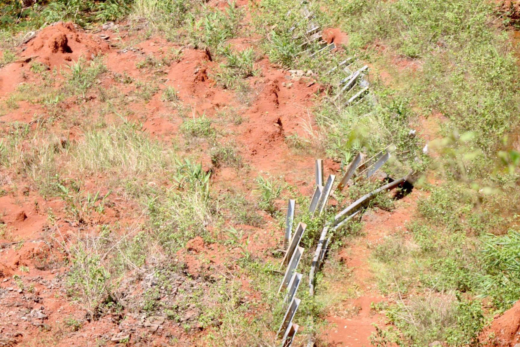 Xót cảnh hoang tàn dự án đường vào khu du lịch gần 27 tỷ đồng ở Đắk Nông phải dừng thi công- Ảnh 3.