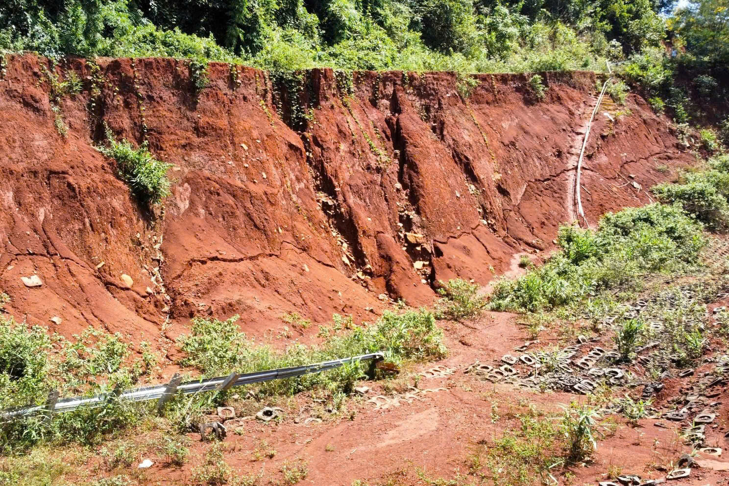 Xót cảnh hoang tàn dự án đường vào khu du lịch gần 27 tỷ đồng ở Đắk Nông phải dừng thi công- Ảnh 5.