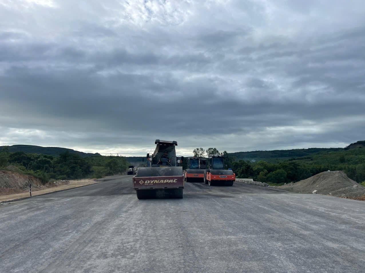 Tổng công ty Thăng Long quyết tâm rút ngắn tiến độ Gói thầu XL01 Dự án cao tốc đoạn Chí Thạnh - Vân Phong - Ảnh 5.