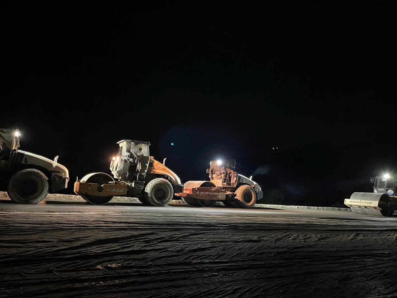 Tổng công ty Thăng Long quyết tâm rút ngắn tiến độ Gói thầu XL01 Dự án cao tốc đoạn Chí Thạnh - Vân Phong - Ảnh 6.