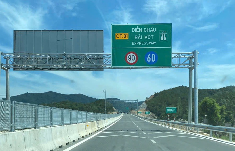 Vì sao xóa bỏ dòng chữ 