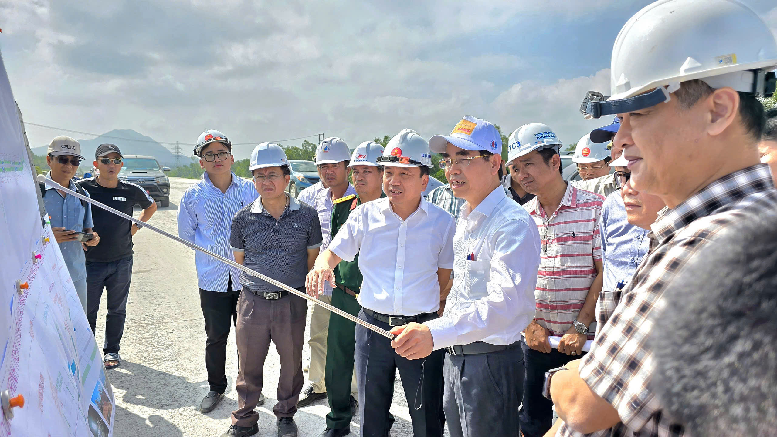 Chủ đầu tư xây dựng tiến độ, nhà thầu tăng mũi thi công cao tốc Hòa Liên-Túy Loan - Ảnh 2.