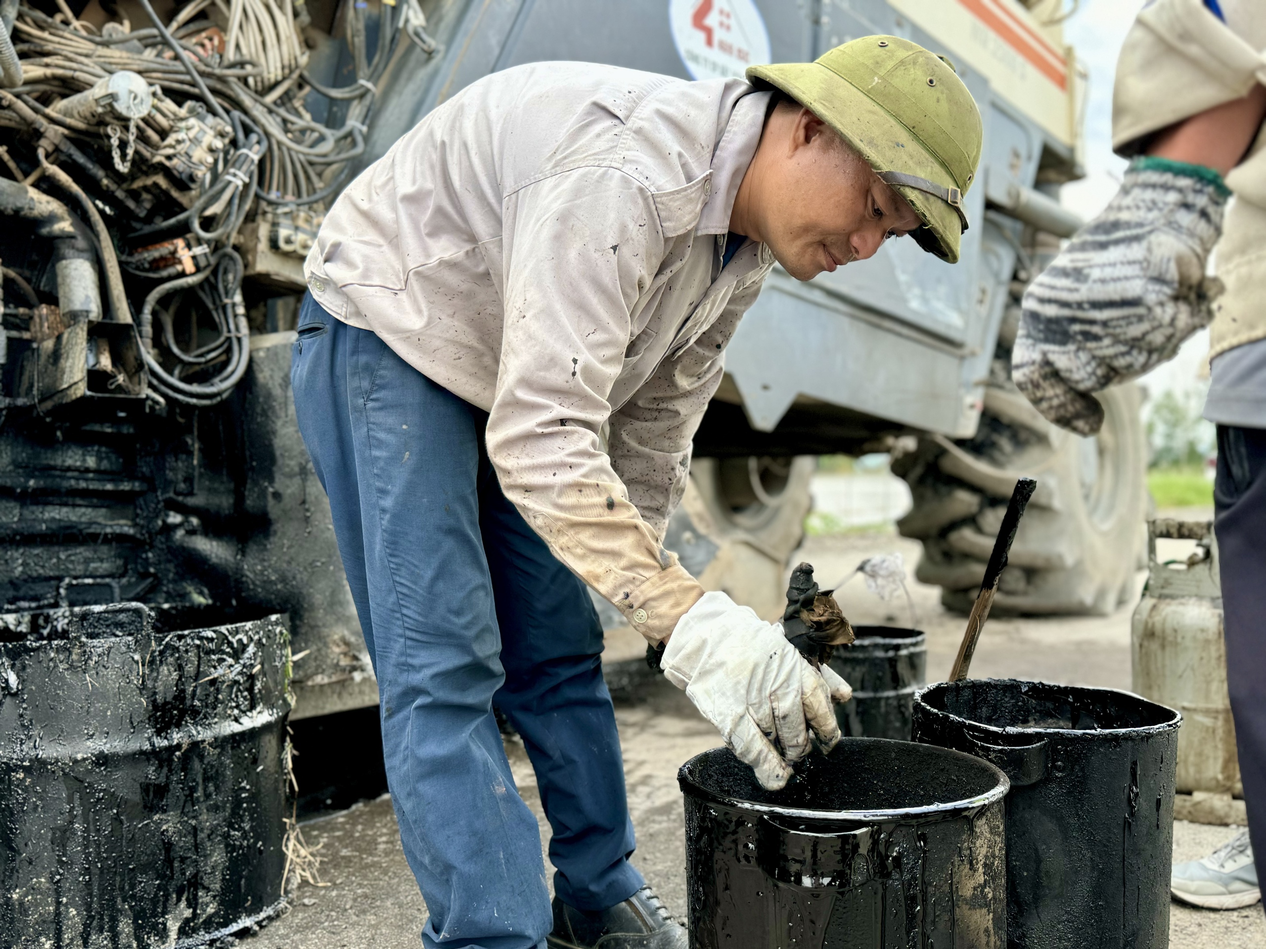 Cận cảnh quá trình thi công tuyến Lộ Tẻ - Rạch Sỏi- Ảnh 4.